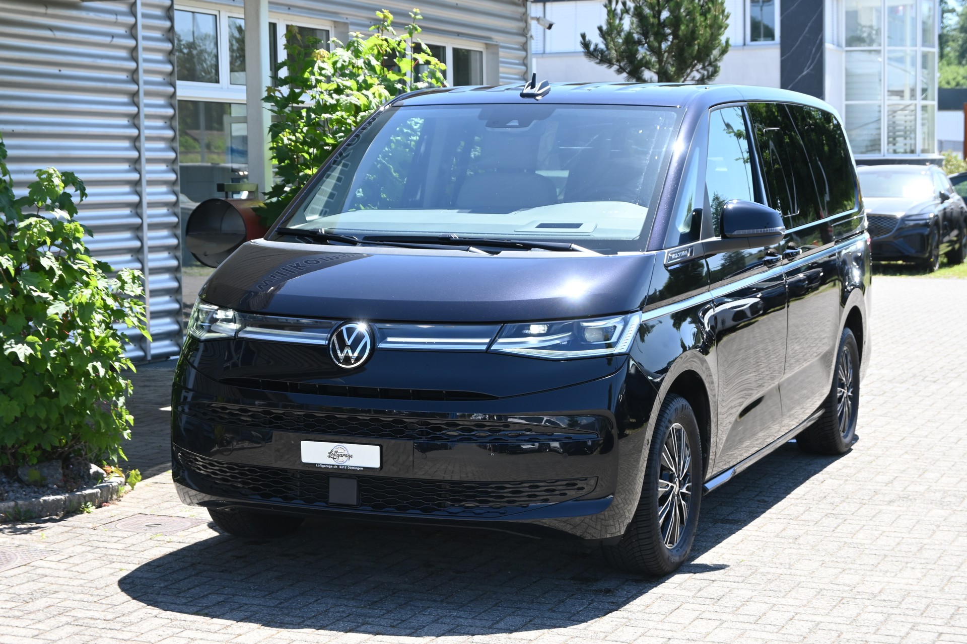 VW Multivan 2.0 TDI Style DSG Lang + AHK 2000KG + Top-Ausstattung-showroom-element-1