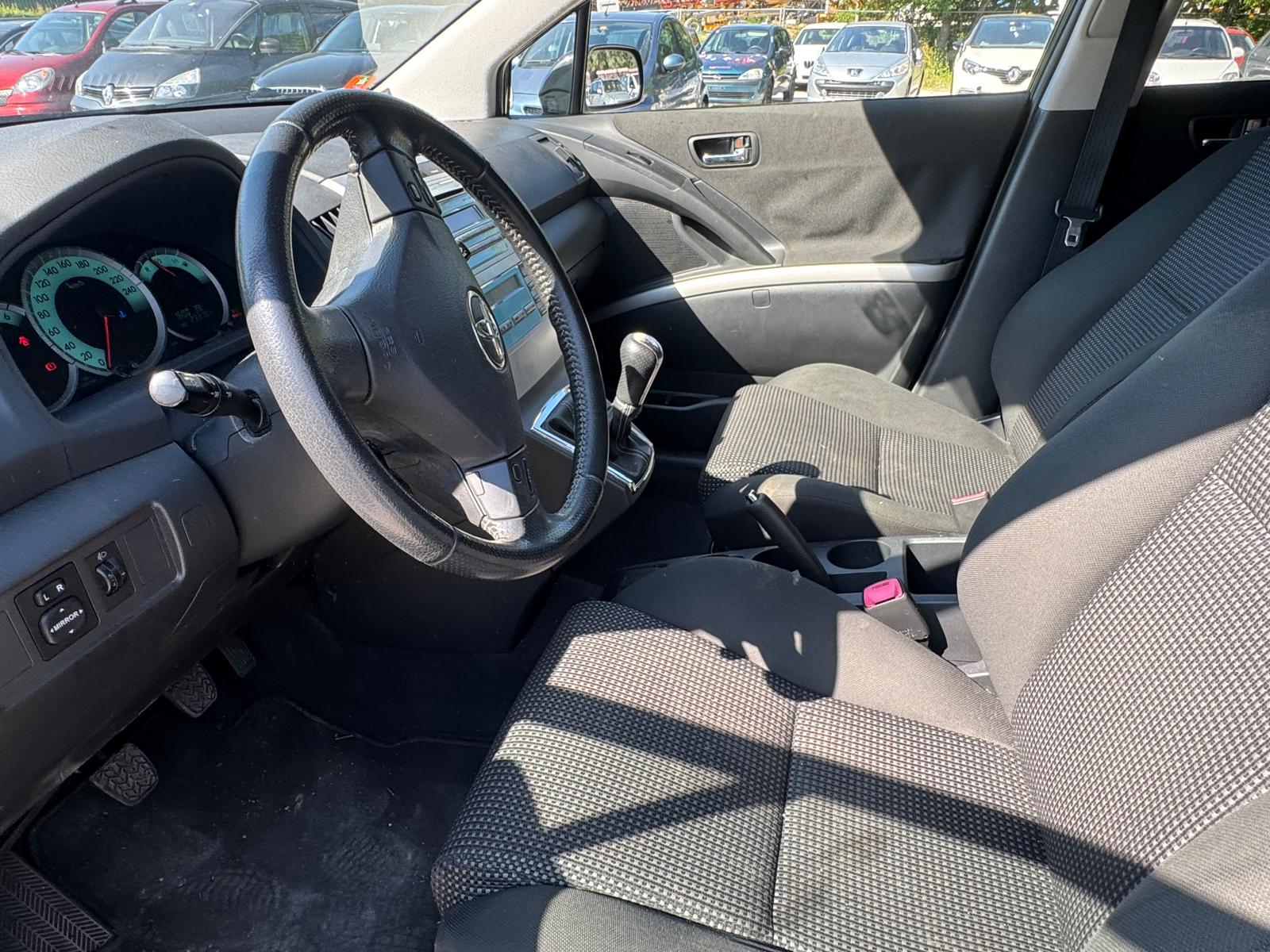 TOYOTA Corolla Verso 2.2 D-4D Linea Luna-image-1