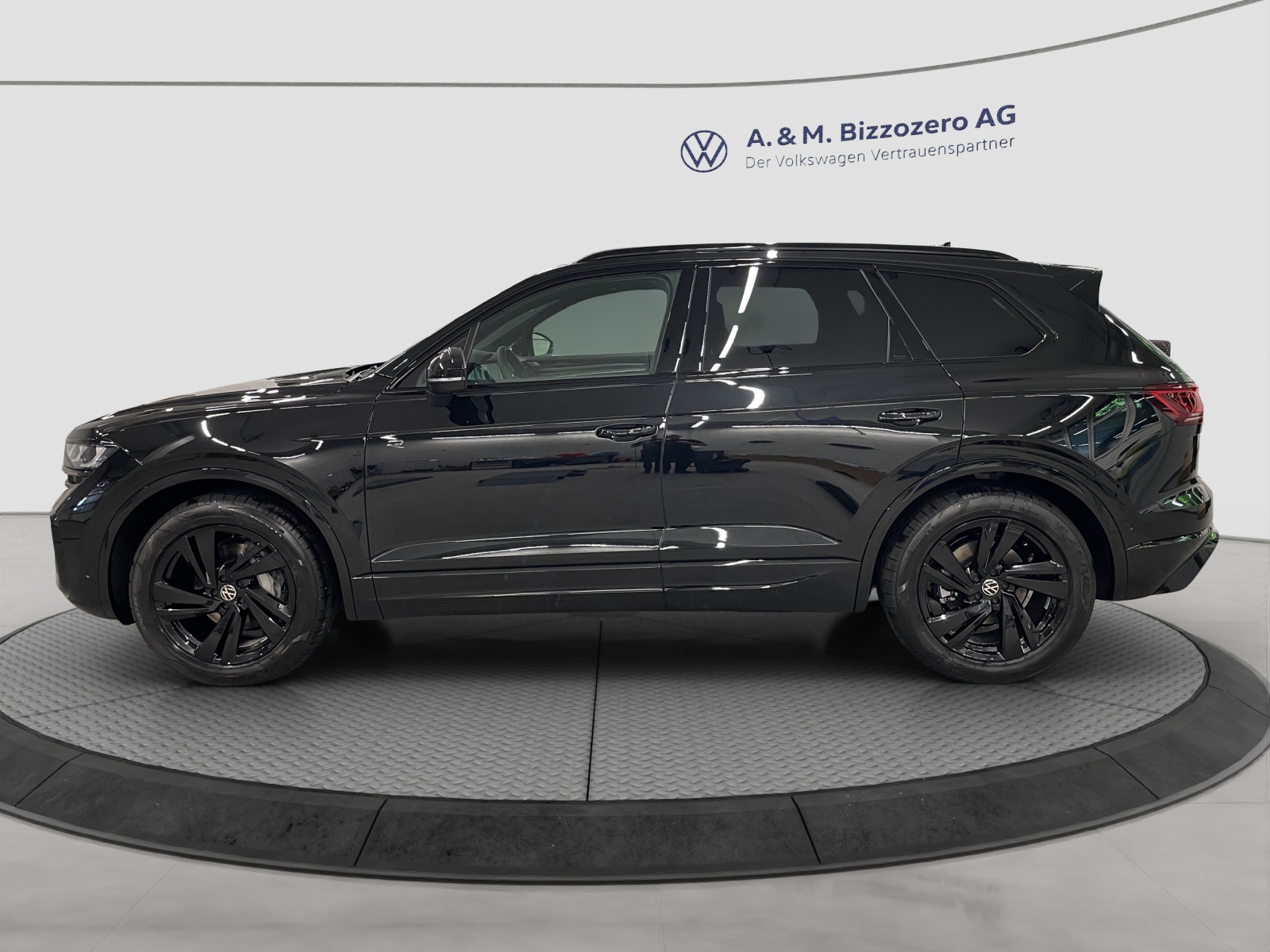 VW Touareg 3.0 TDI R-Line Final Edition Tiptronic-showroom-element-1