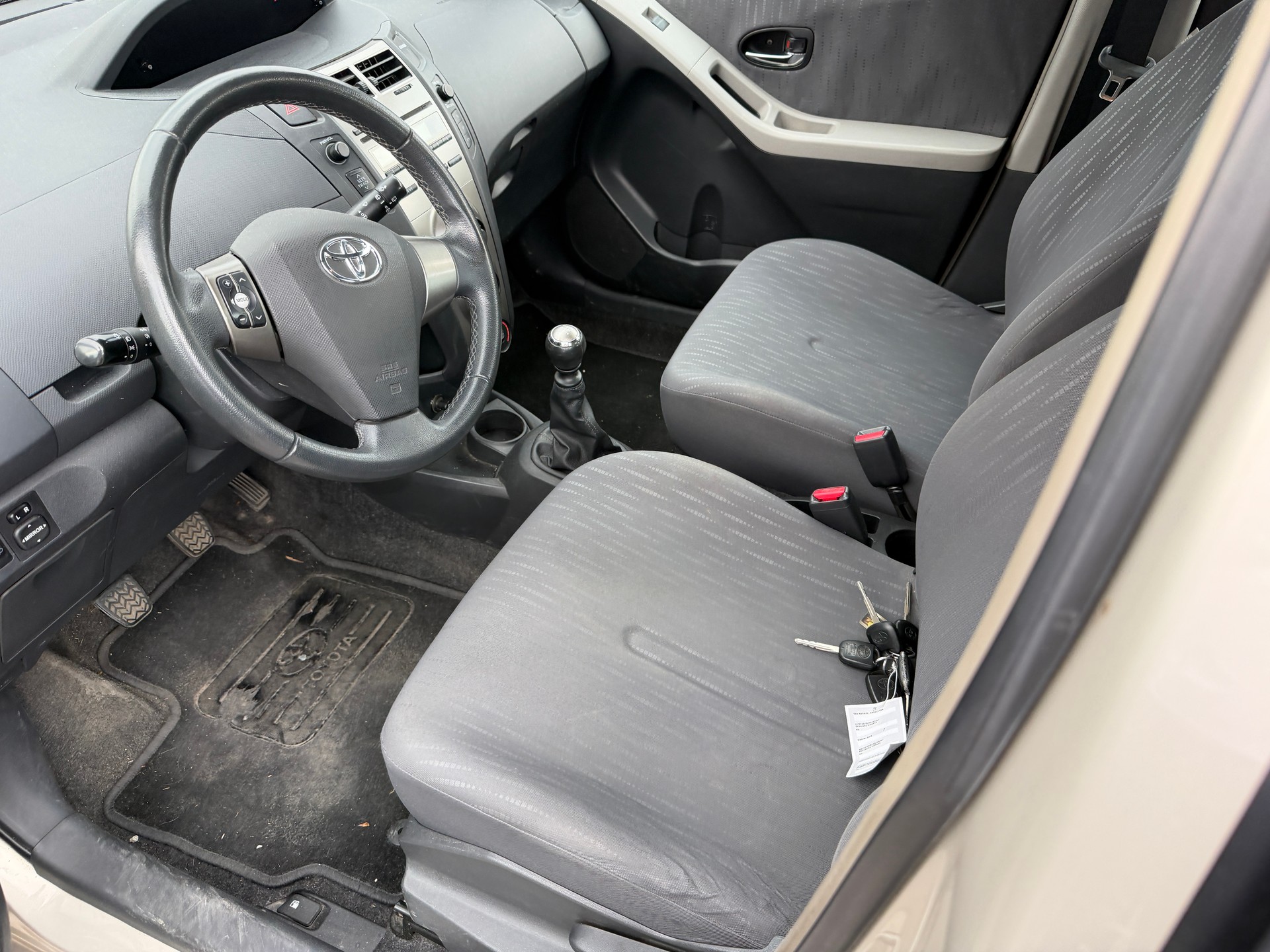 TOYOTA Yaris 1.33 Linea Luna-image-9