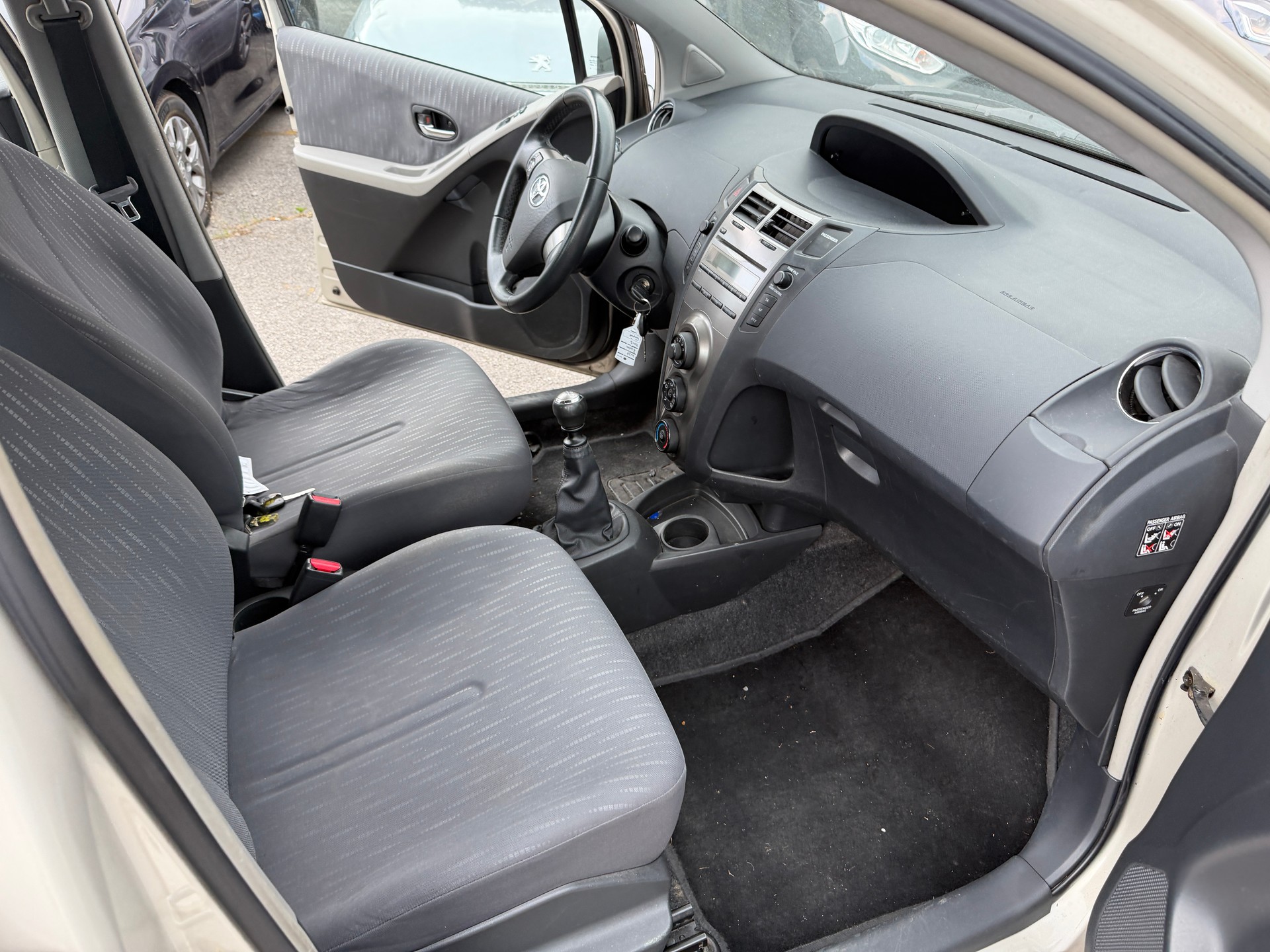 TOYOTA Yaris 1.33 Linea Luna-image-8
