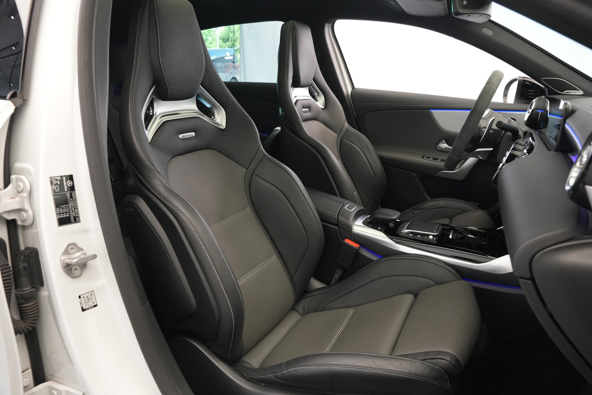 MERCEDES-BENZ A 45 S AMG 4Matic+ Speedshift *CH-Fahrzeug* *Performance Sitze* *Burmester*-image-13