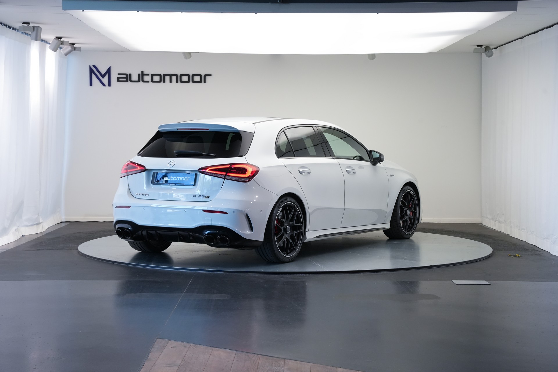MERCEDES-BENZ A 45 S AMG 4Matic+ Speedshift *CH-Fahrzeug* *Performance Sitze* *Burmester*-image-4
