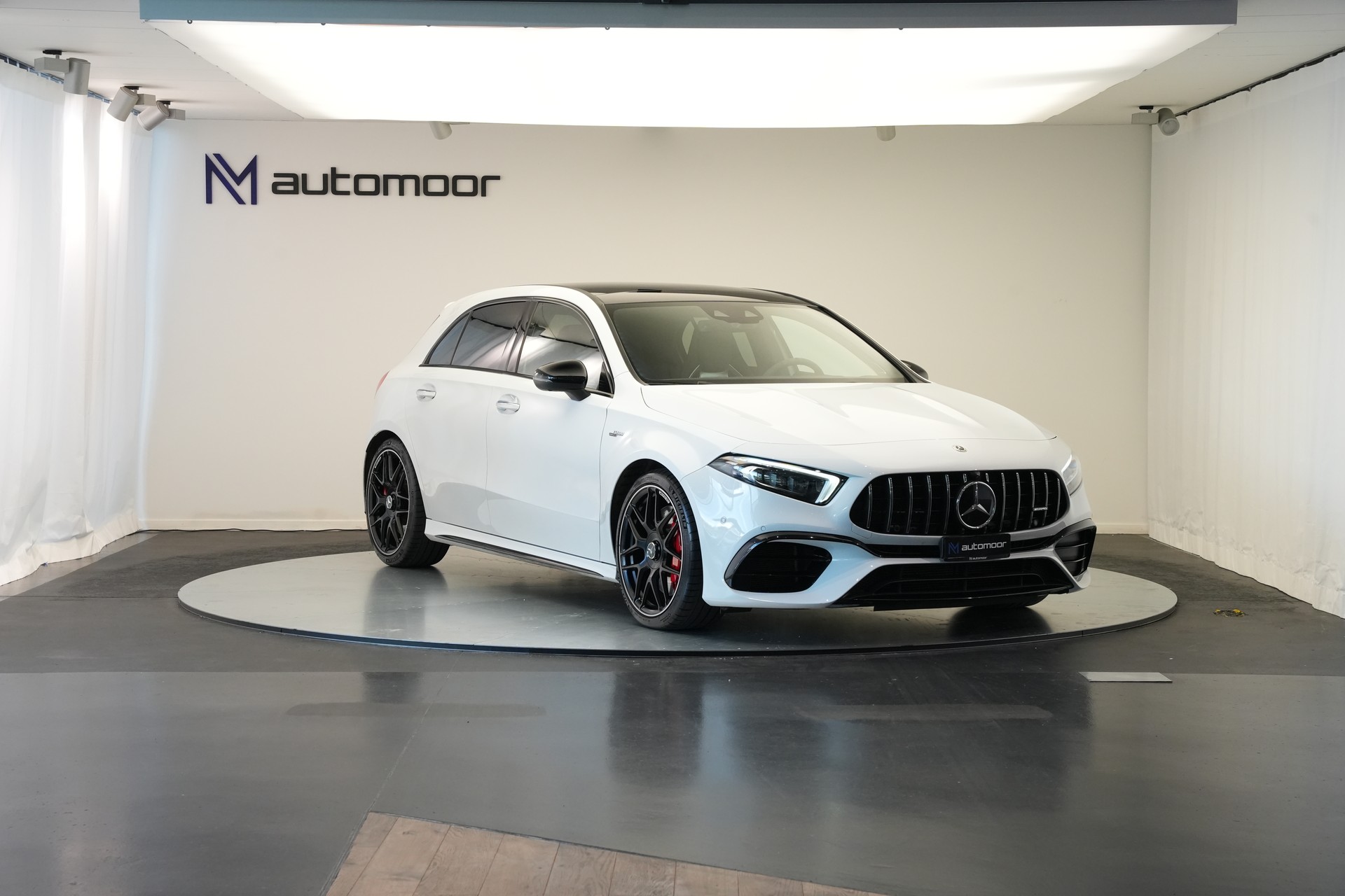 MERCEDES-BENZ A 45 S AMG 4Matic+ Speedshift *CH-Fahrzeug* *Performance Sitze* *Burmester*-showroom-element-2