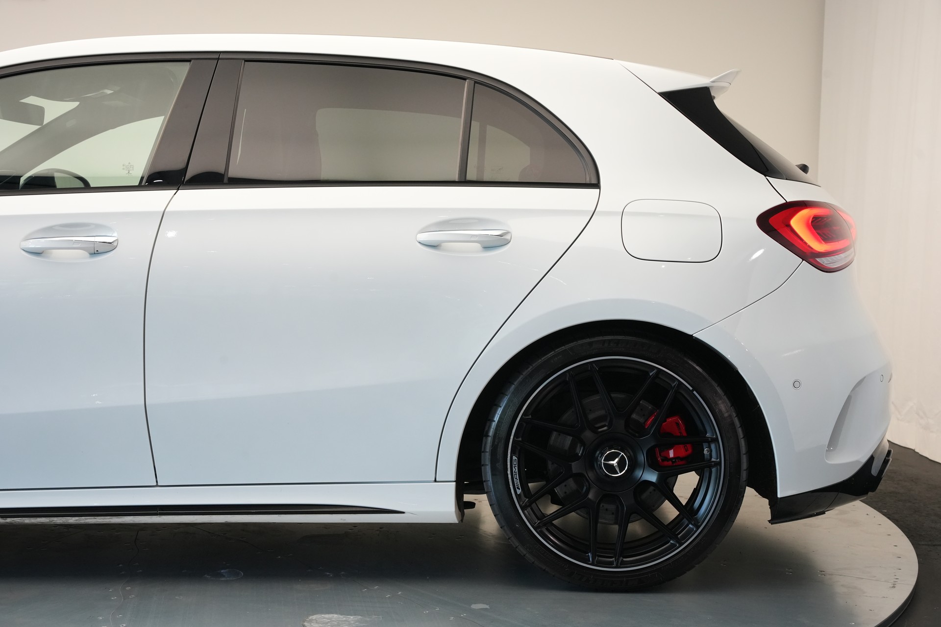 MERCEDES-BENZ A 45 S AMG 4Matic+ Speedshift *CH-Fahrzeug* *Performance Sitze* *Burmester*-image-45
