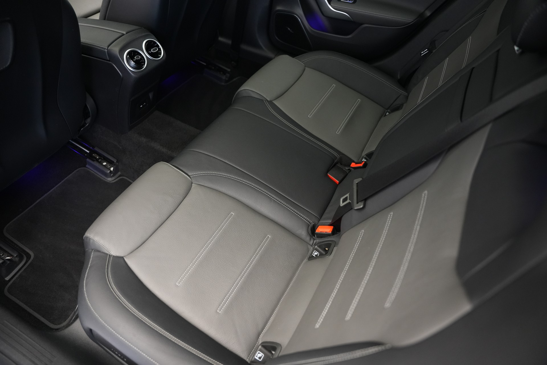 MERCEDES-BENZ A 45 S AMG 4Matic+ Speedshift *CH-Fahrzeug* *Performance Sitze* *Burmester*-image-15