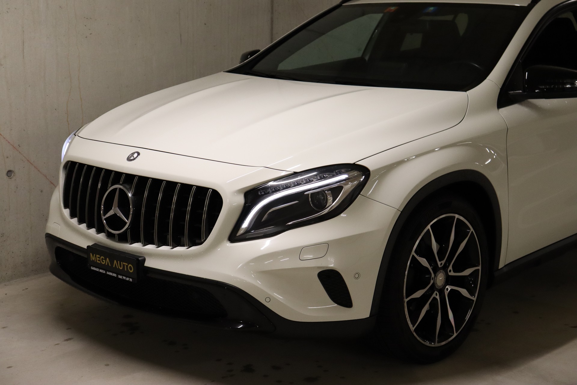 MERCEDES-BENZ GLA 200 CDI Night Star 7G-DCT-showroom-element-2