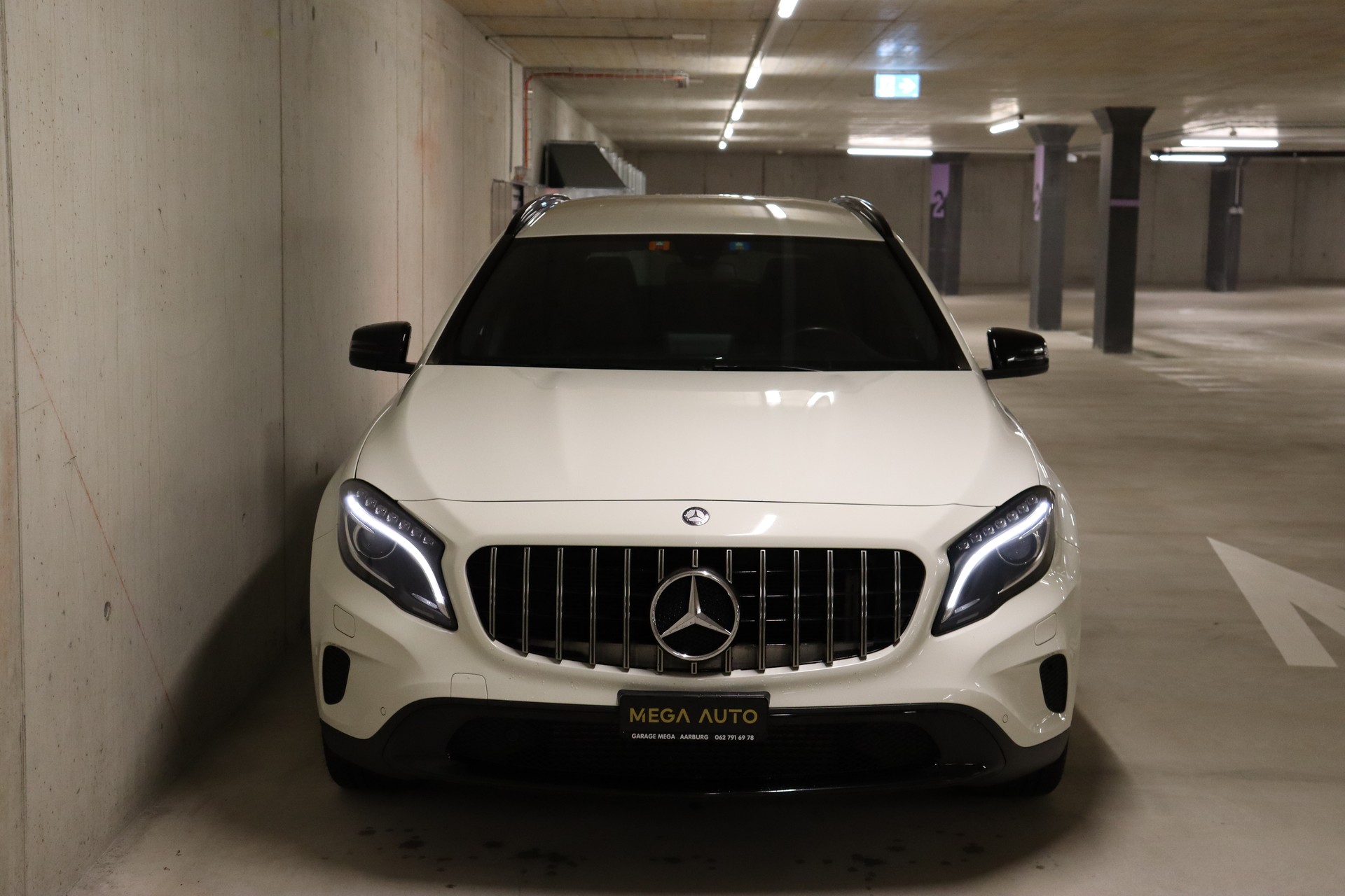 MERCEDES-BENZ GLA 200 CDI Night Star 7G-DCT-showroom-element-1