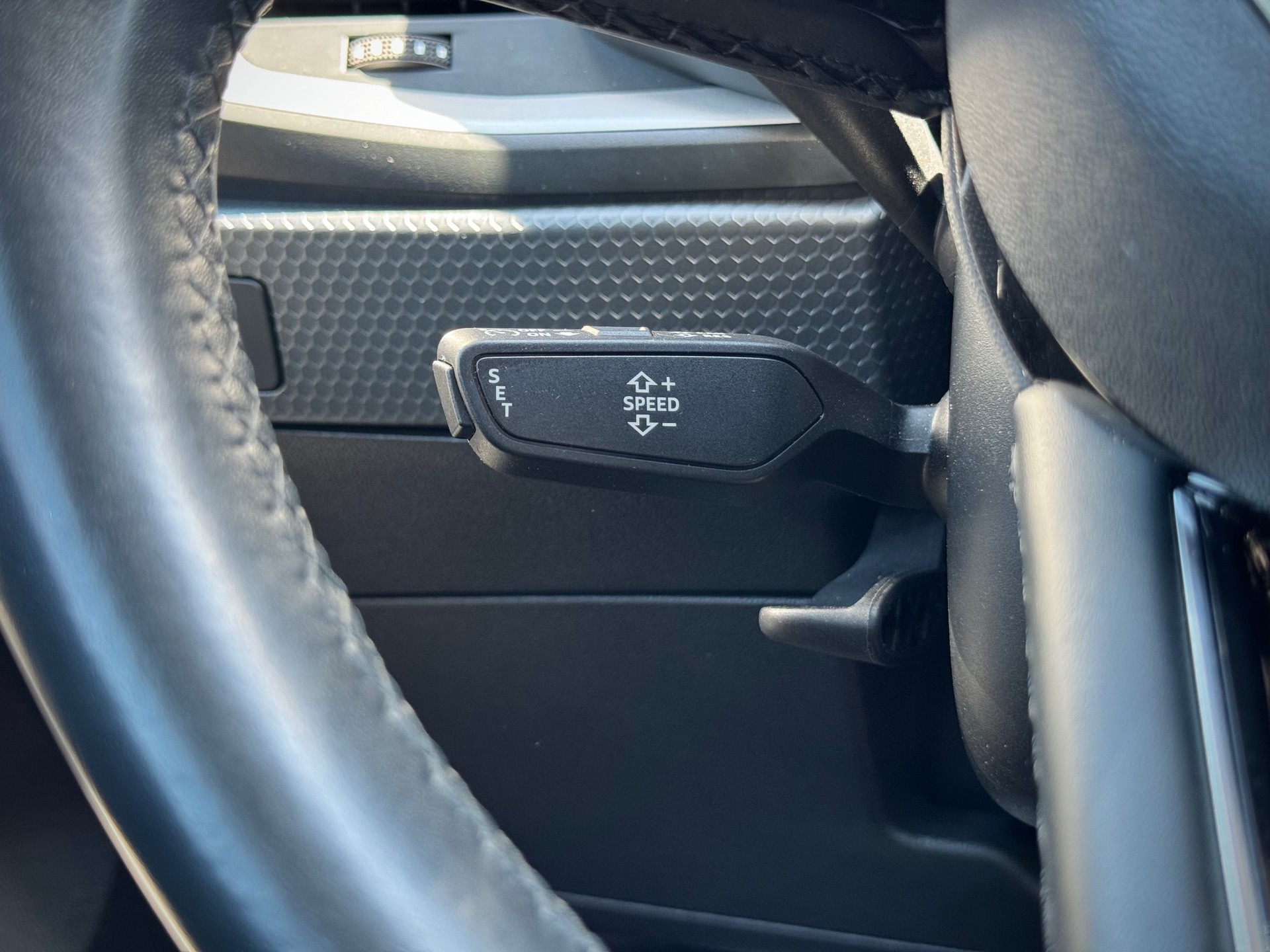 AUDI A1 City Carver 30 TFSI S-tronic-image-14