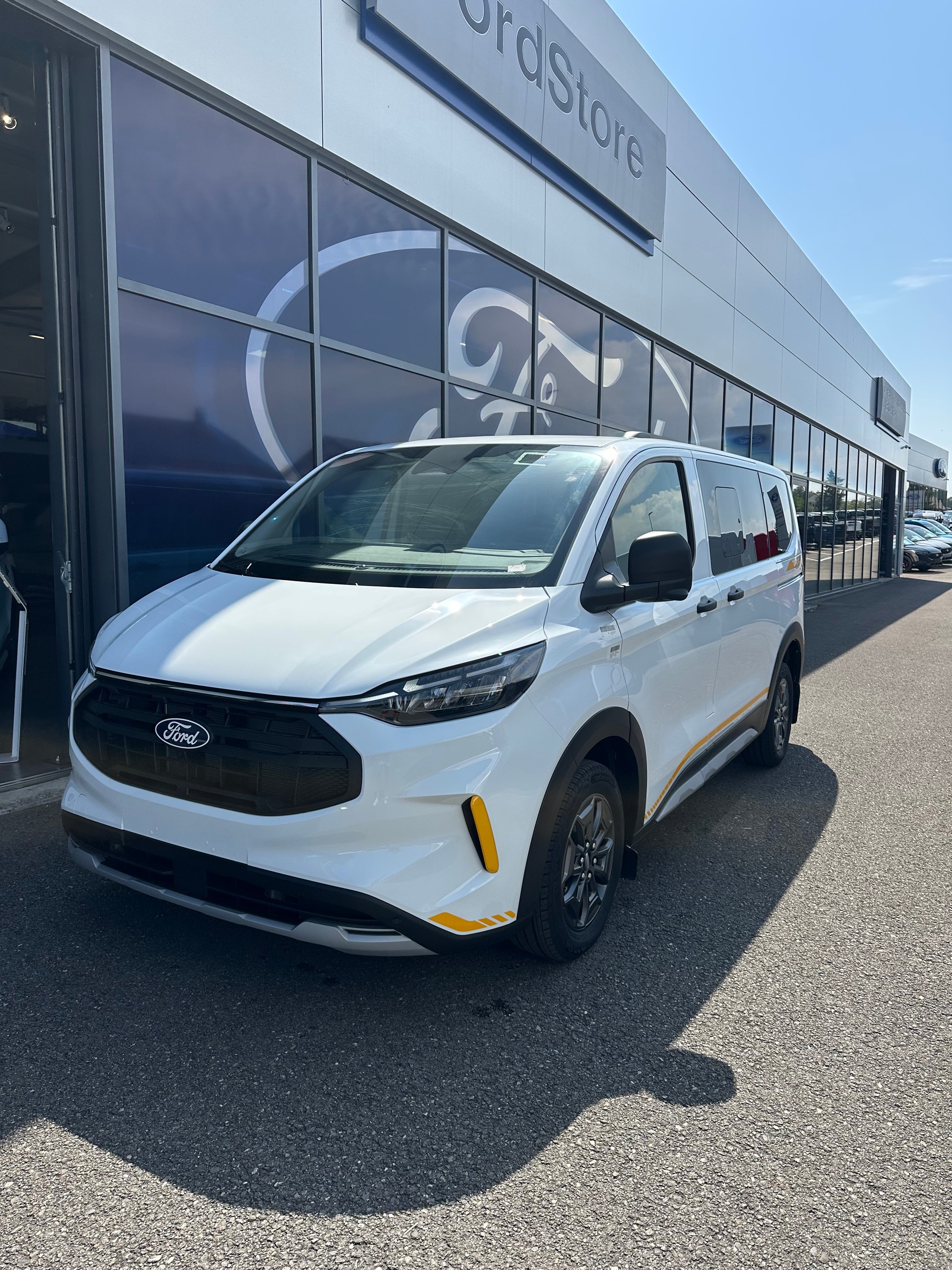 FORD Transit C combi 320 L1 2.0 Eco Trail/170CV/4x4 Aut.-image-1