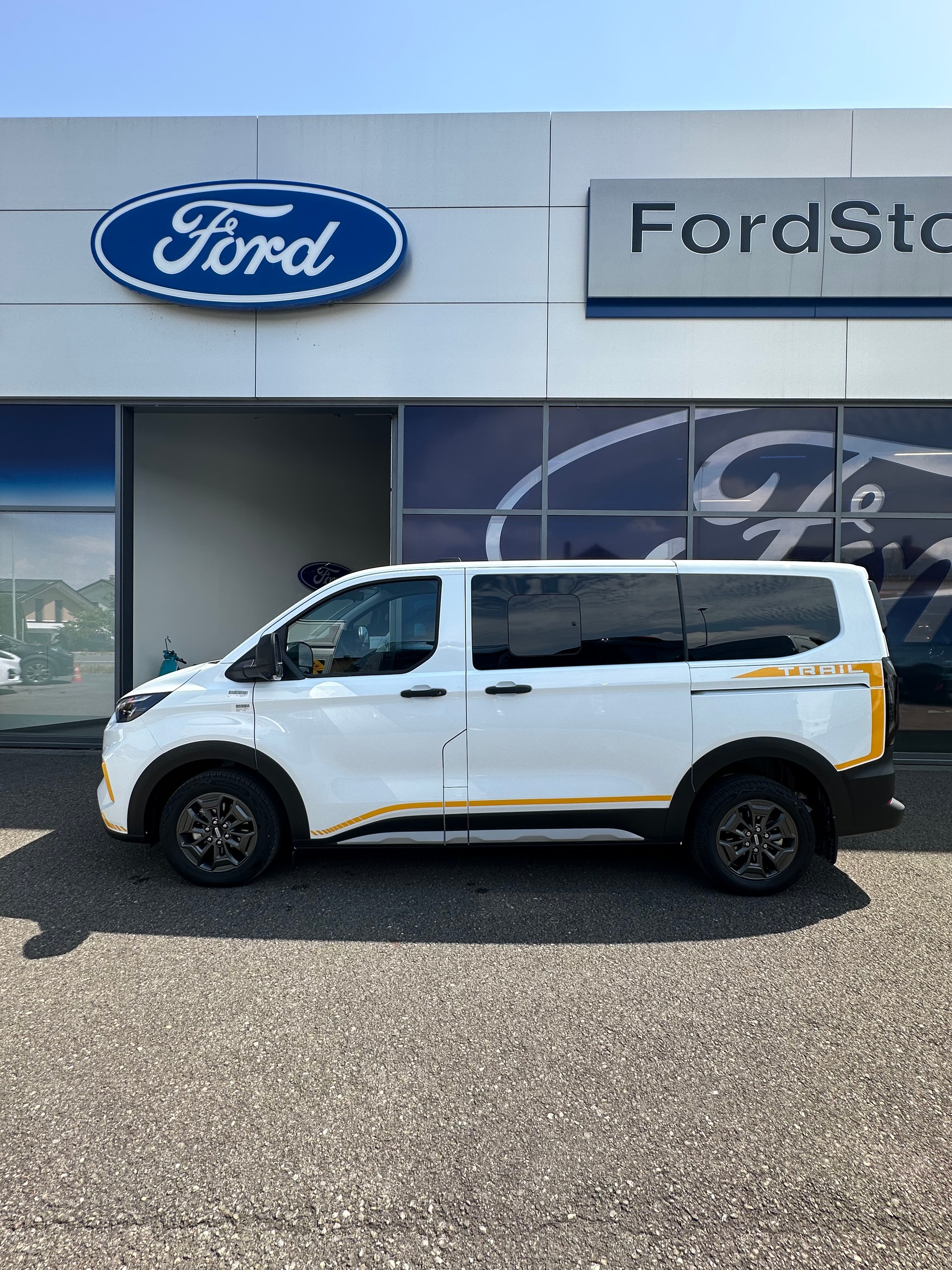 FORD Transit C combi 320 L1 2.0 Eco Trail/170CV/4x4 Aut.-image-2