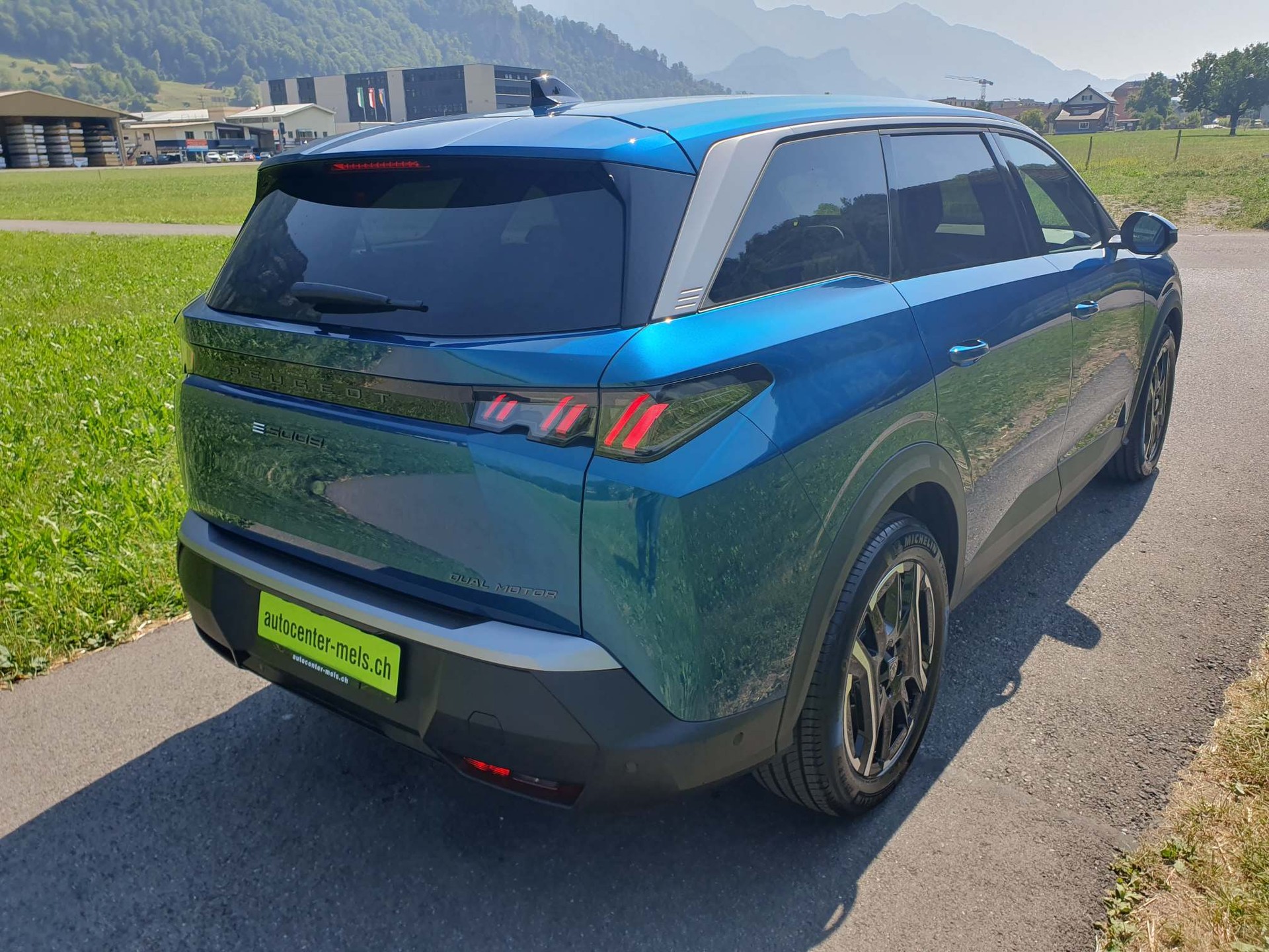 PEUGEOT 5008 e-Allure Premium 4x4-image-6