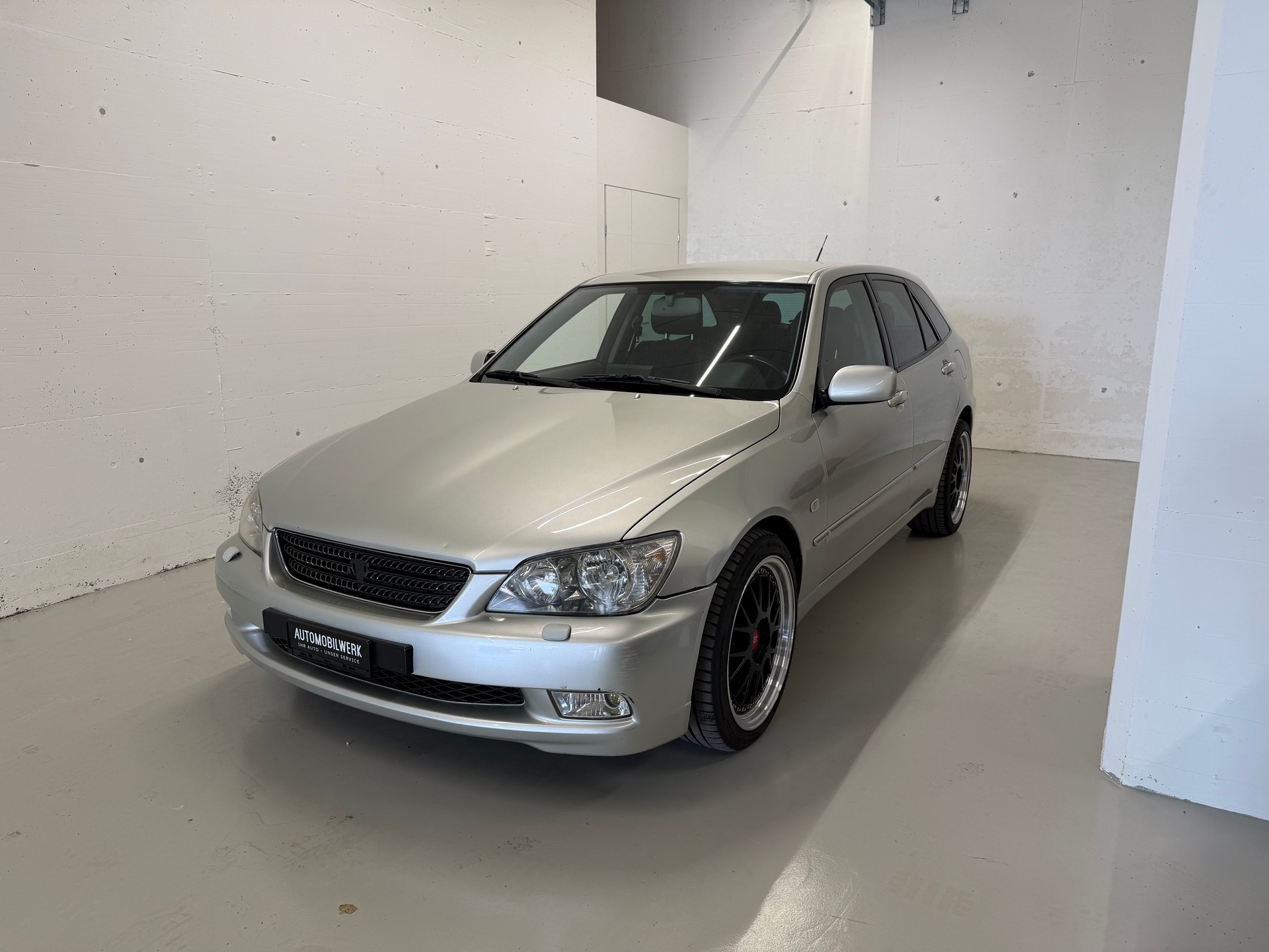 LEXUS IS 300 SportCross