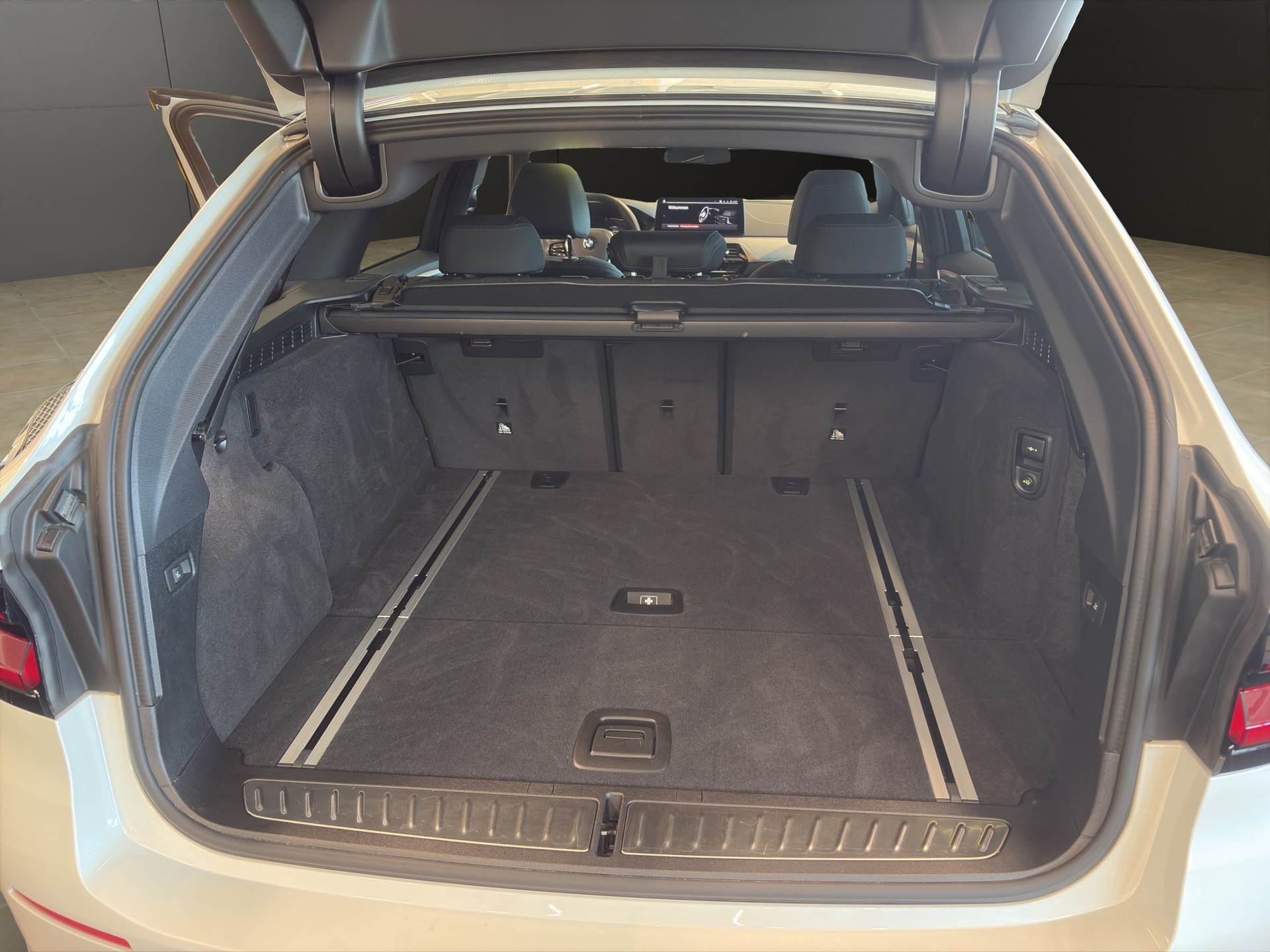 BMW 530d xDrive 48V Touring Steptronic-image-29