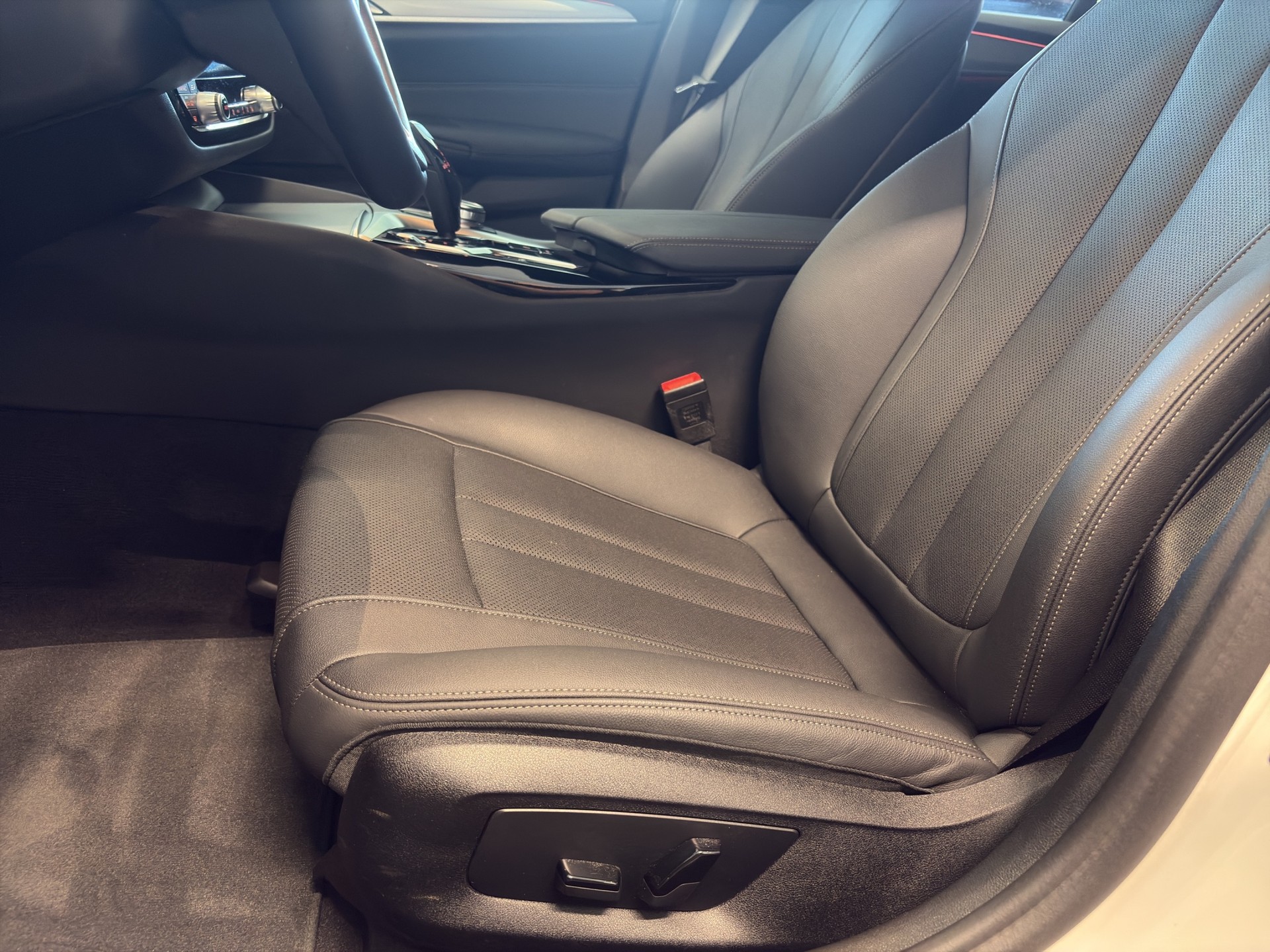 BMW 530d xDrive 48V Touring Steptronic-image-22