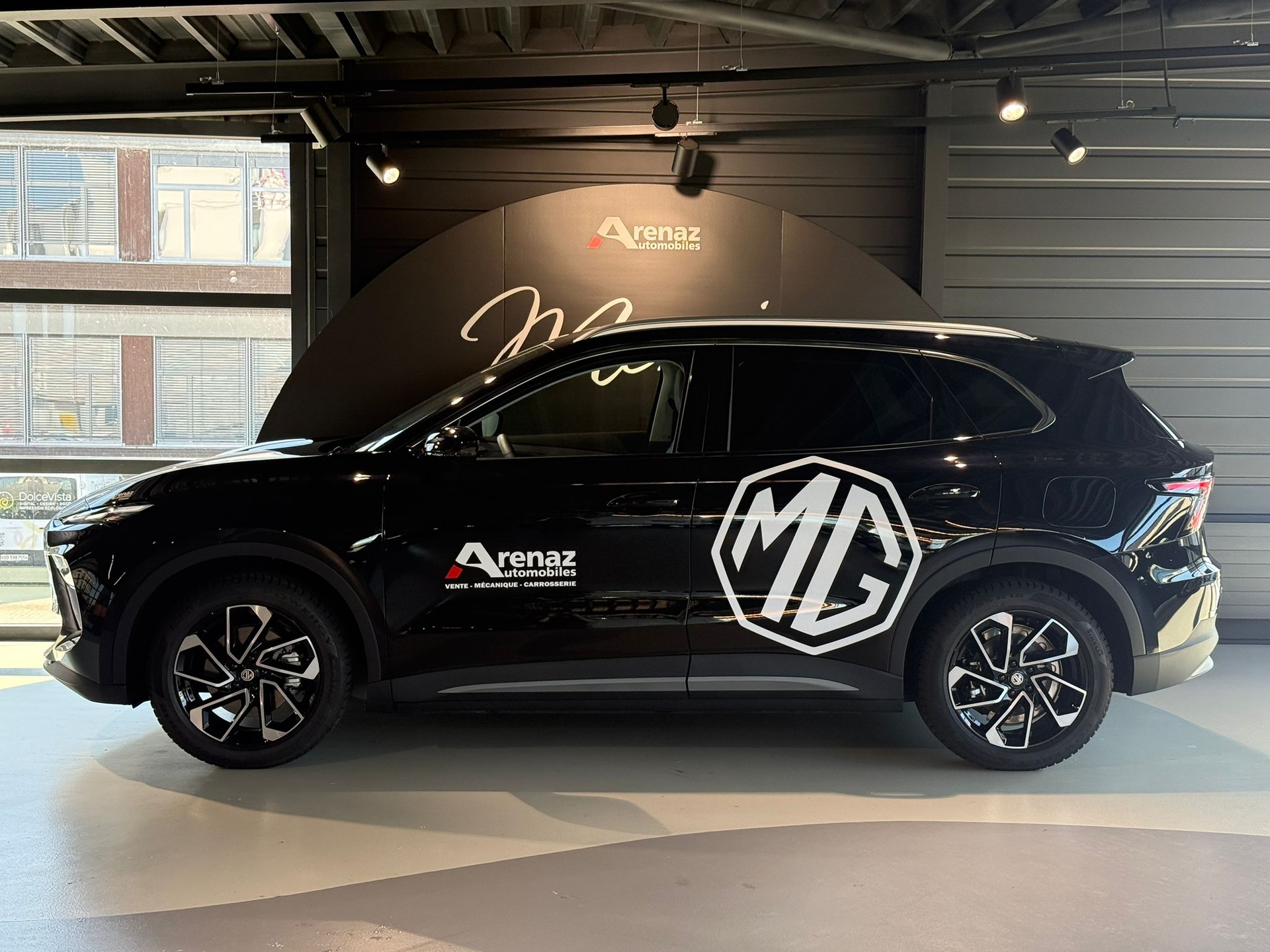 MG S5 EV 64kWh Luxury-showroom-element-1