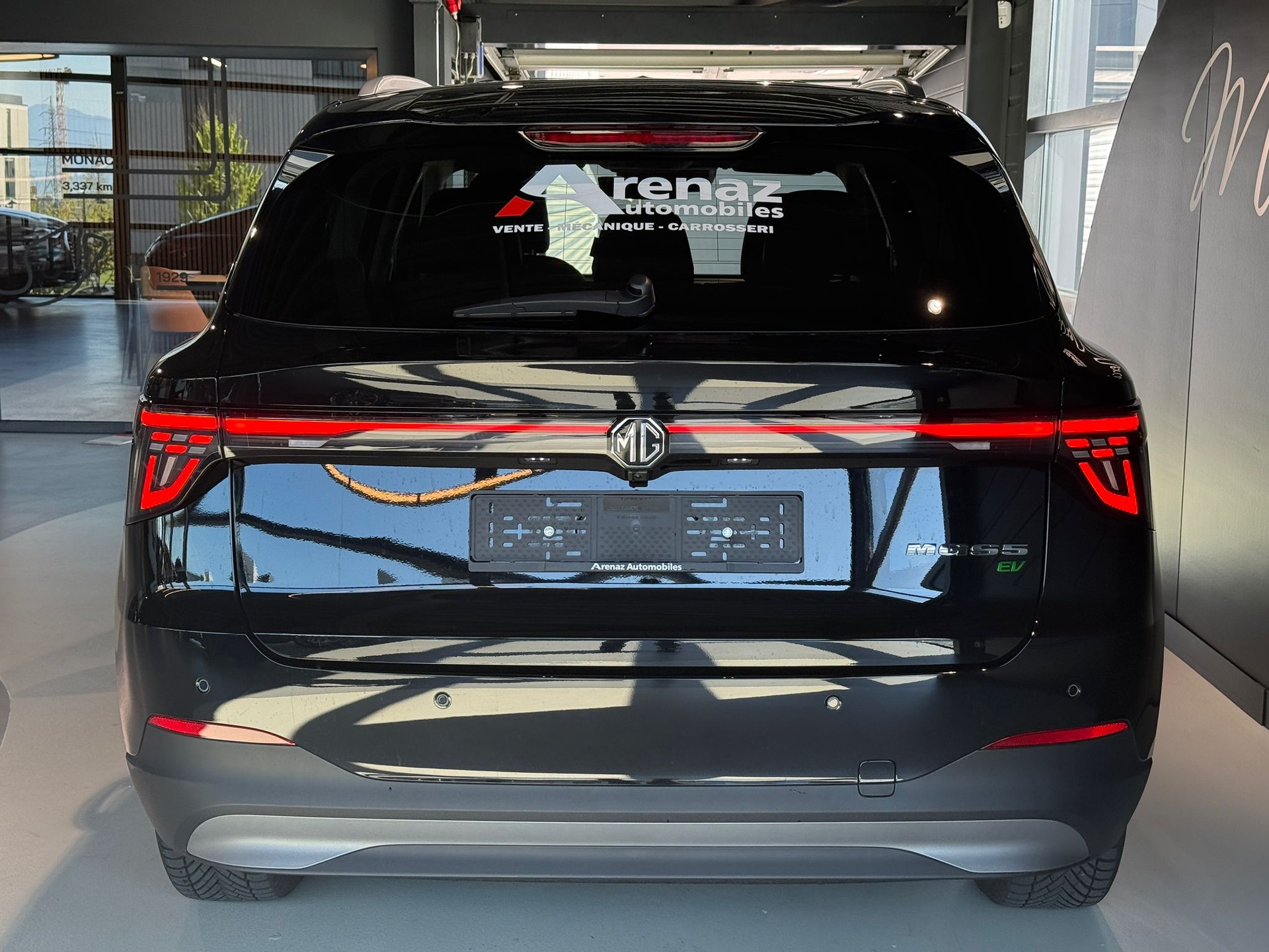 MG S5 EV 64kWh Luxury-showroom-element-3