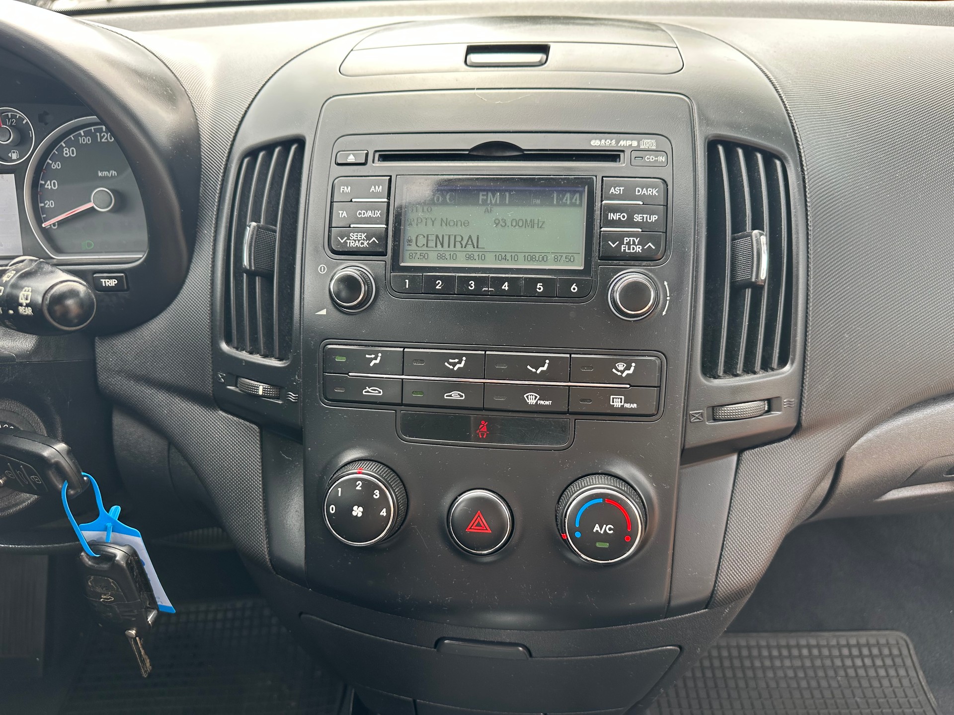 HYUNDAI i30 Wagon 1.6 CRDi Style Automatic-image-10