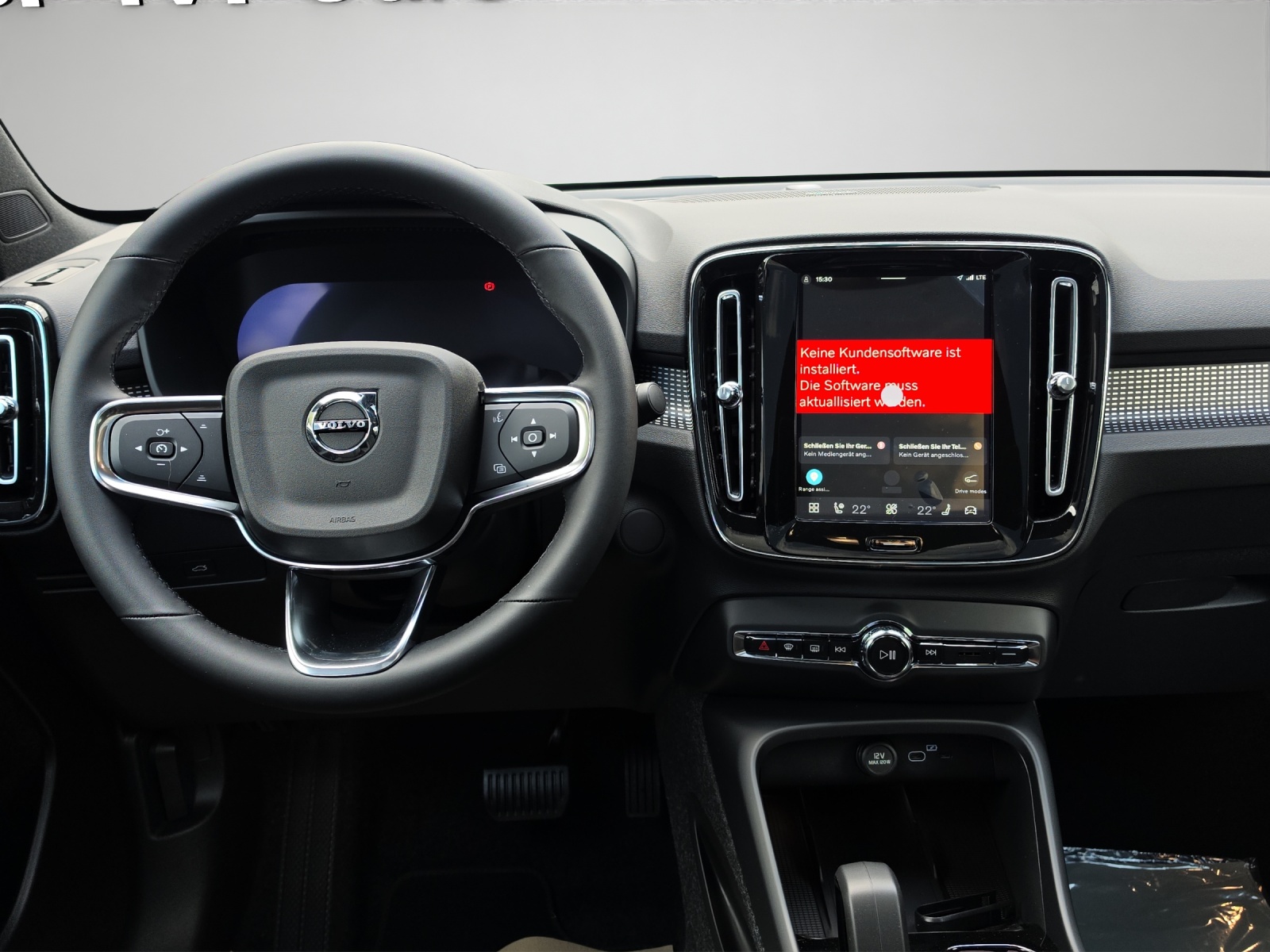 VOLVO EC40 82kWh Twin Motor Performance AWD Xcentric Black Edition-image-10