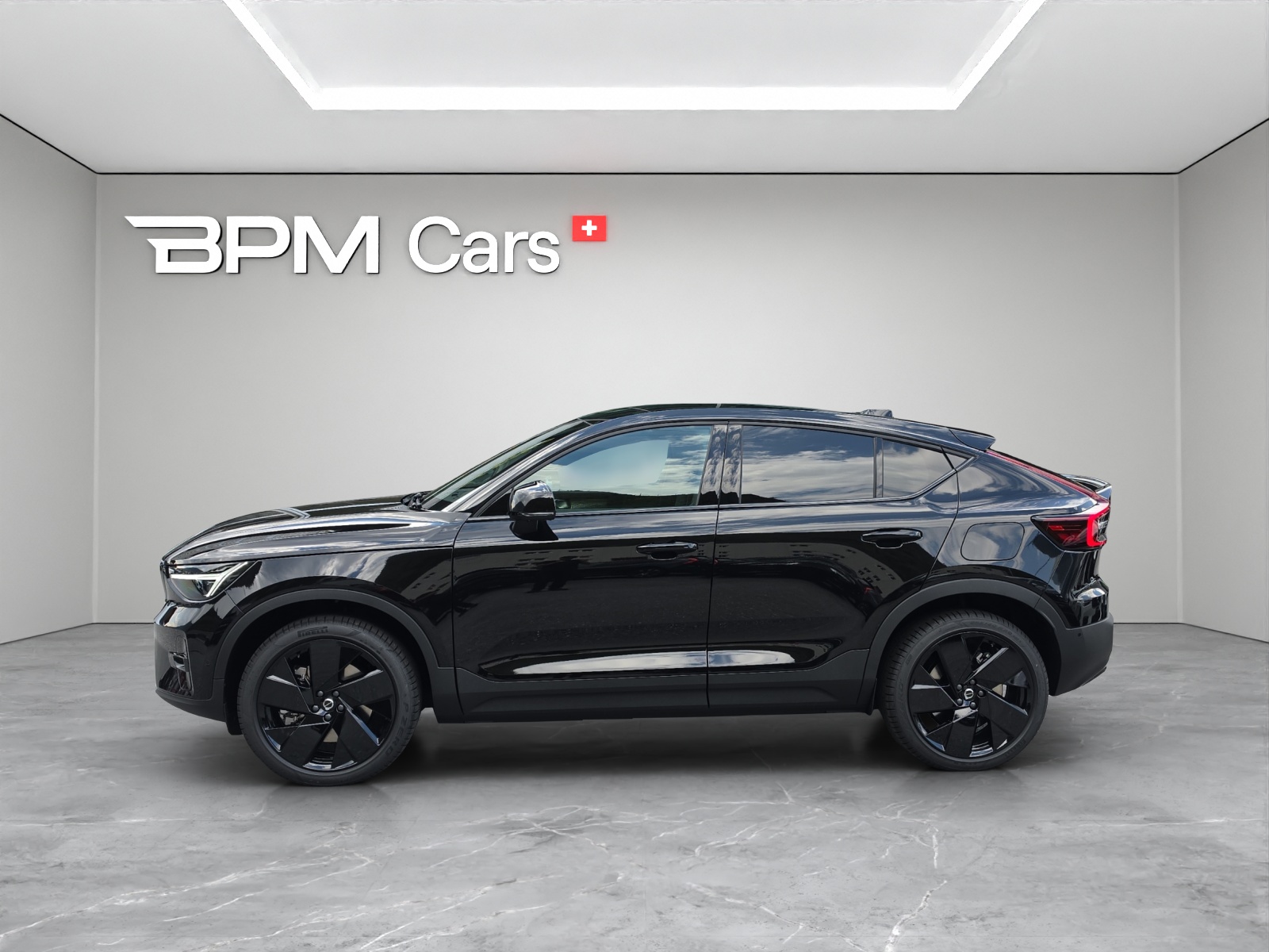 VOLVO EC40 82kWh Twin Motor Performance AWD Xcentric Black Edition-showroom-element-1