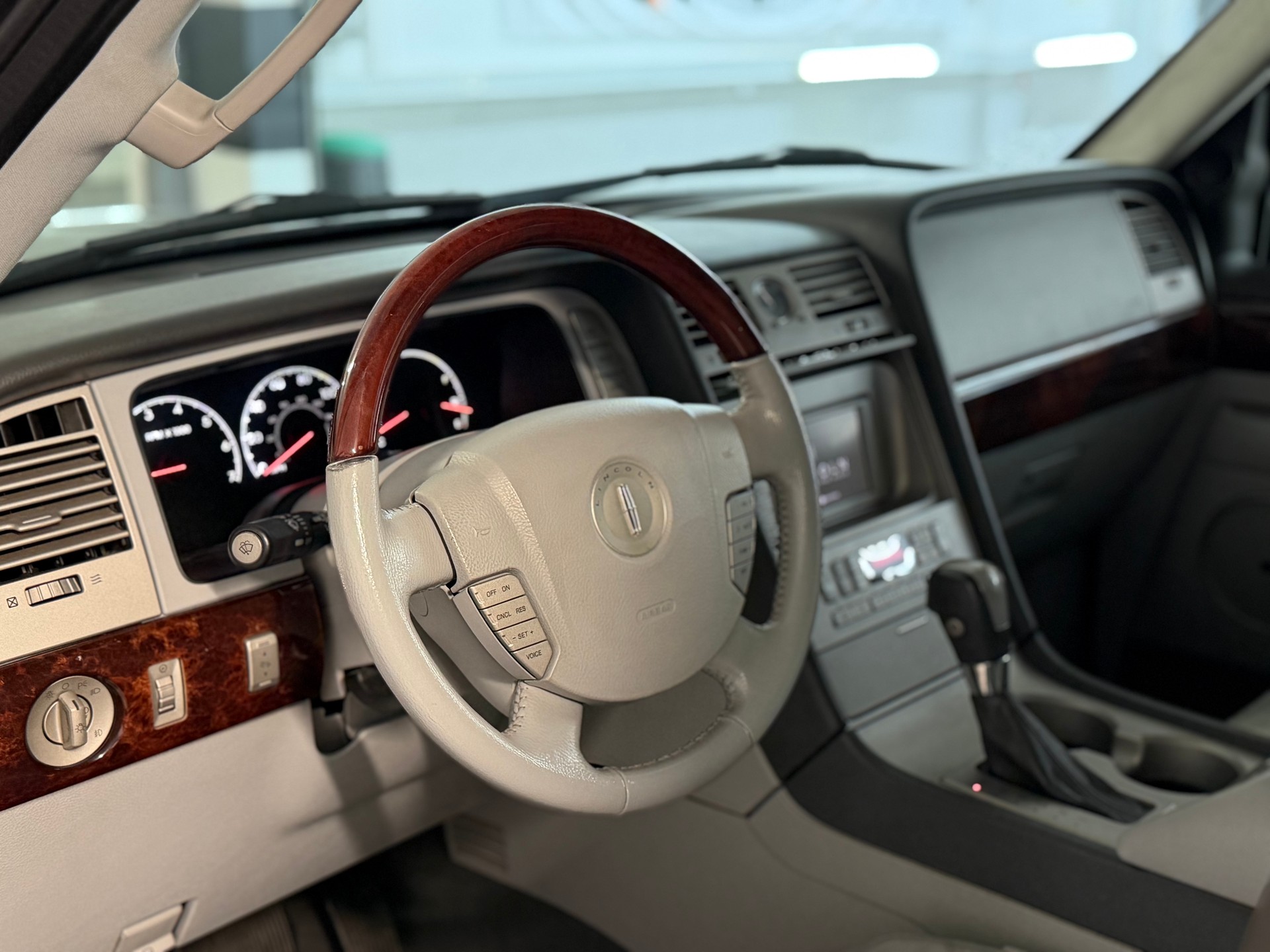 LINCOLN Navigator-image-19