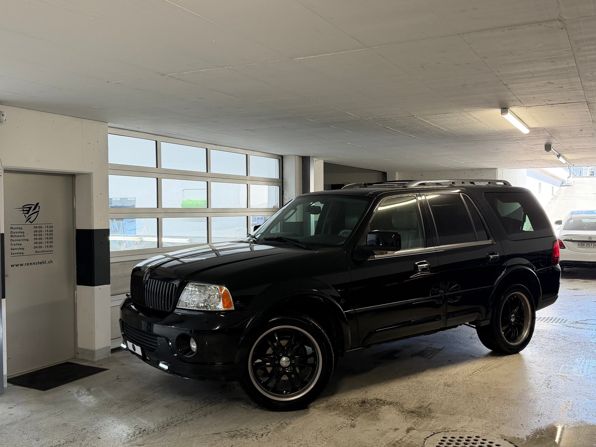 LINCOLN Navigator-showroom-element-3