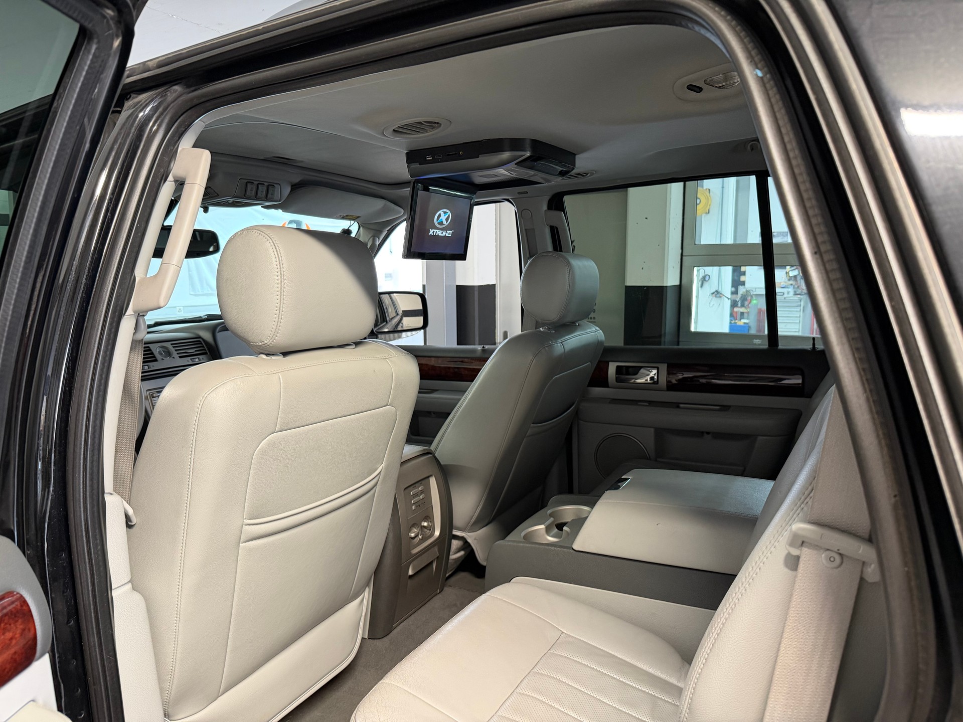 LINCOLN Navigator-image-16
