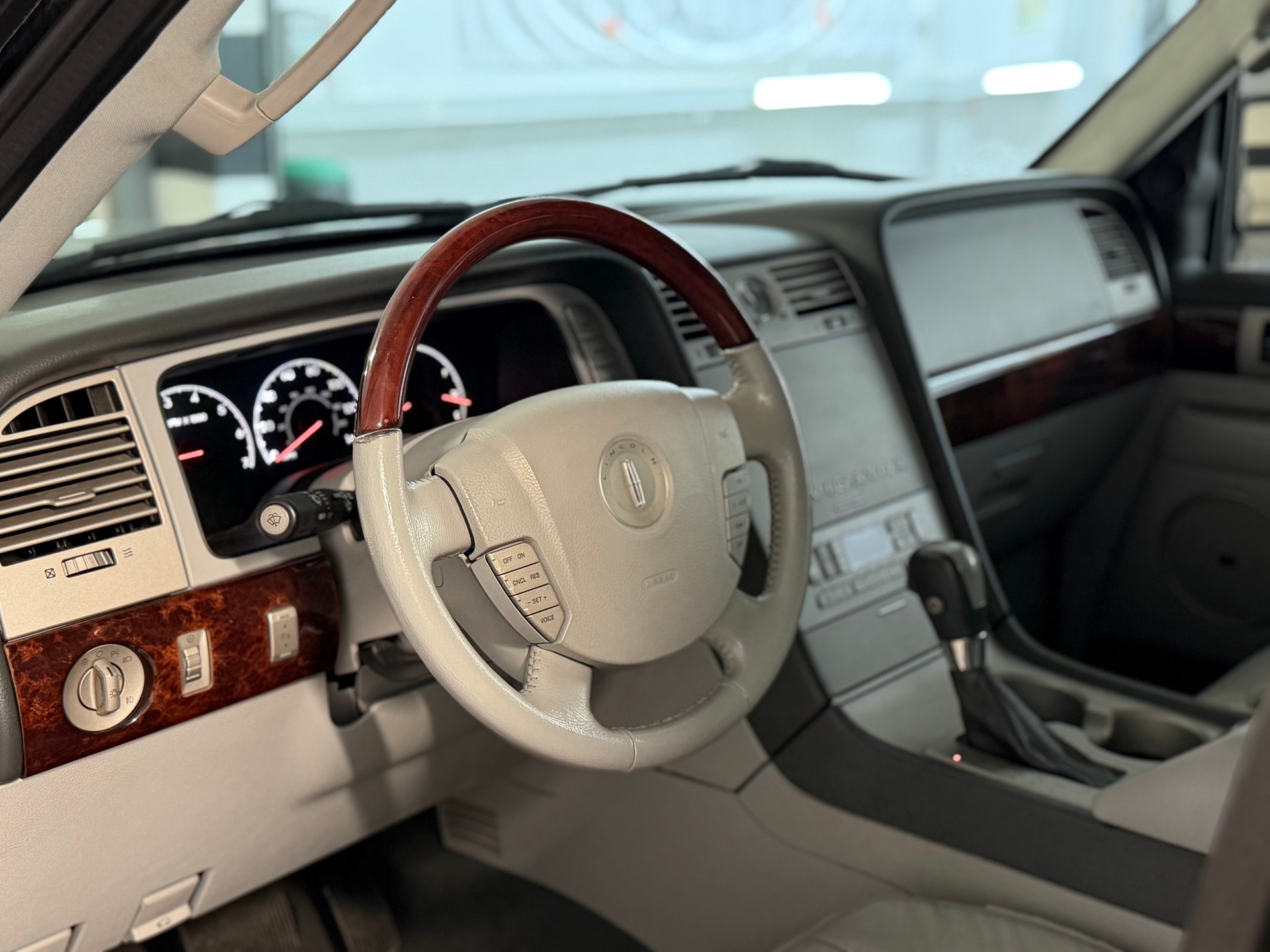 LINCOLN Navigator-image-20