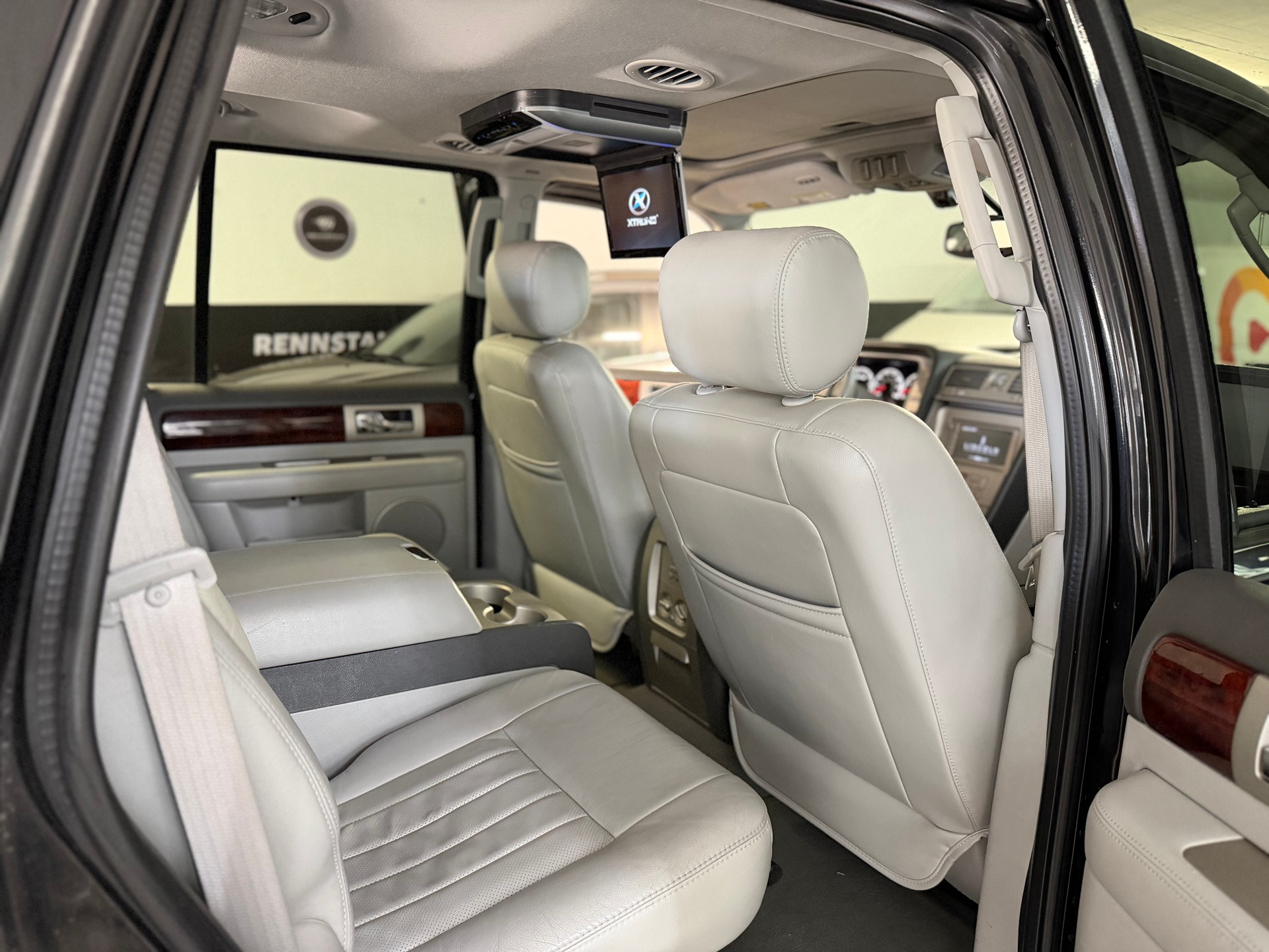 LINCOLN Navigator-image-22