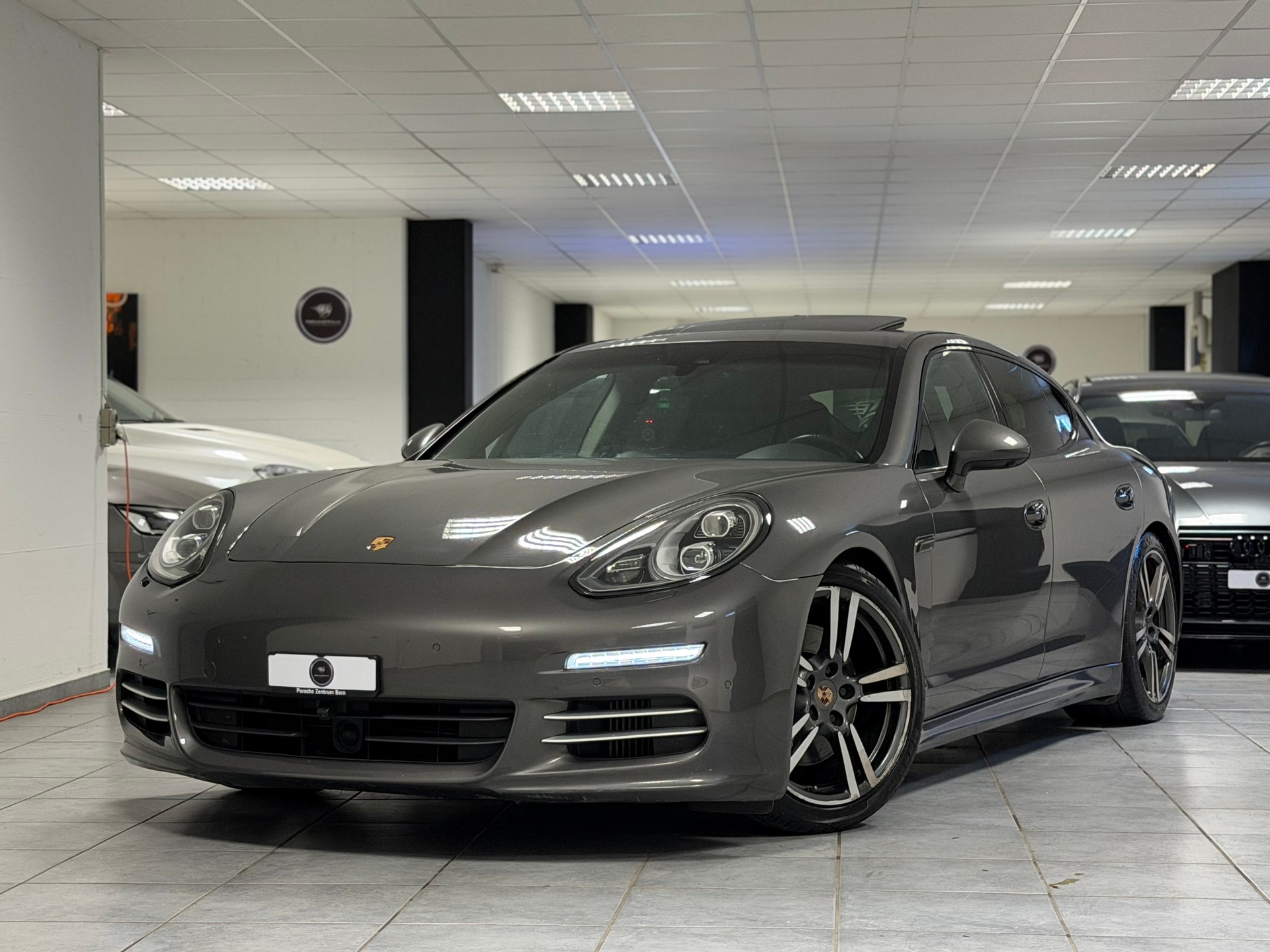PORSCHE Panamera 4S 3.0 PDK-showroom-element-1