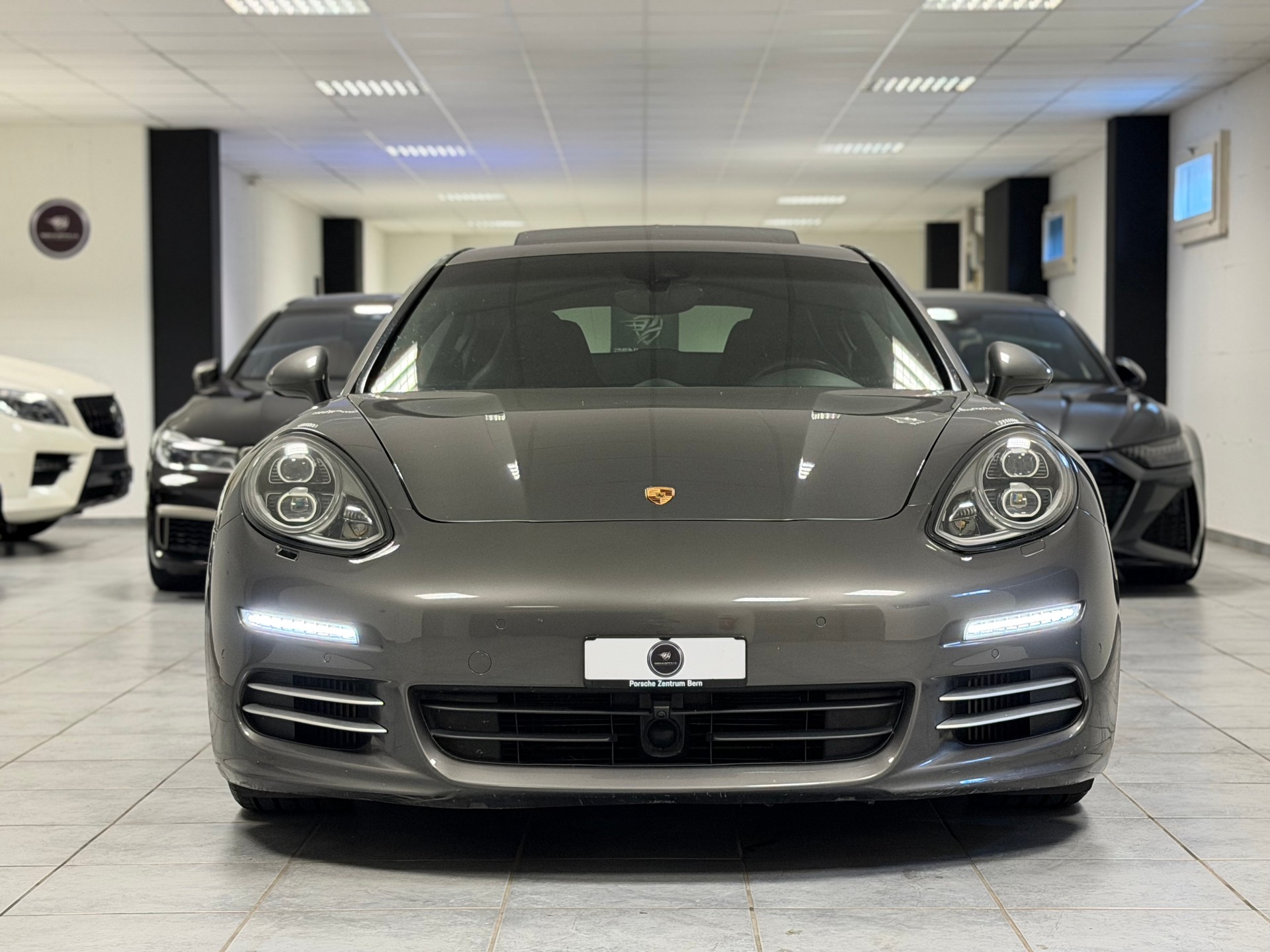 PORSCHE Panamera 4S 3.0 PDK-showroom-element-3