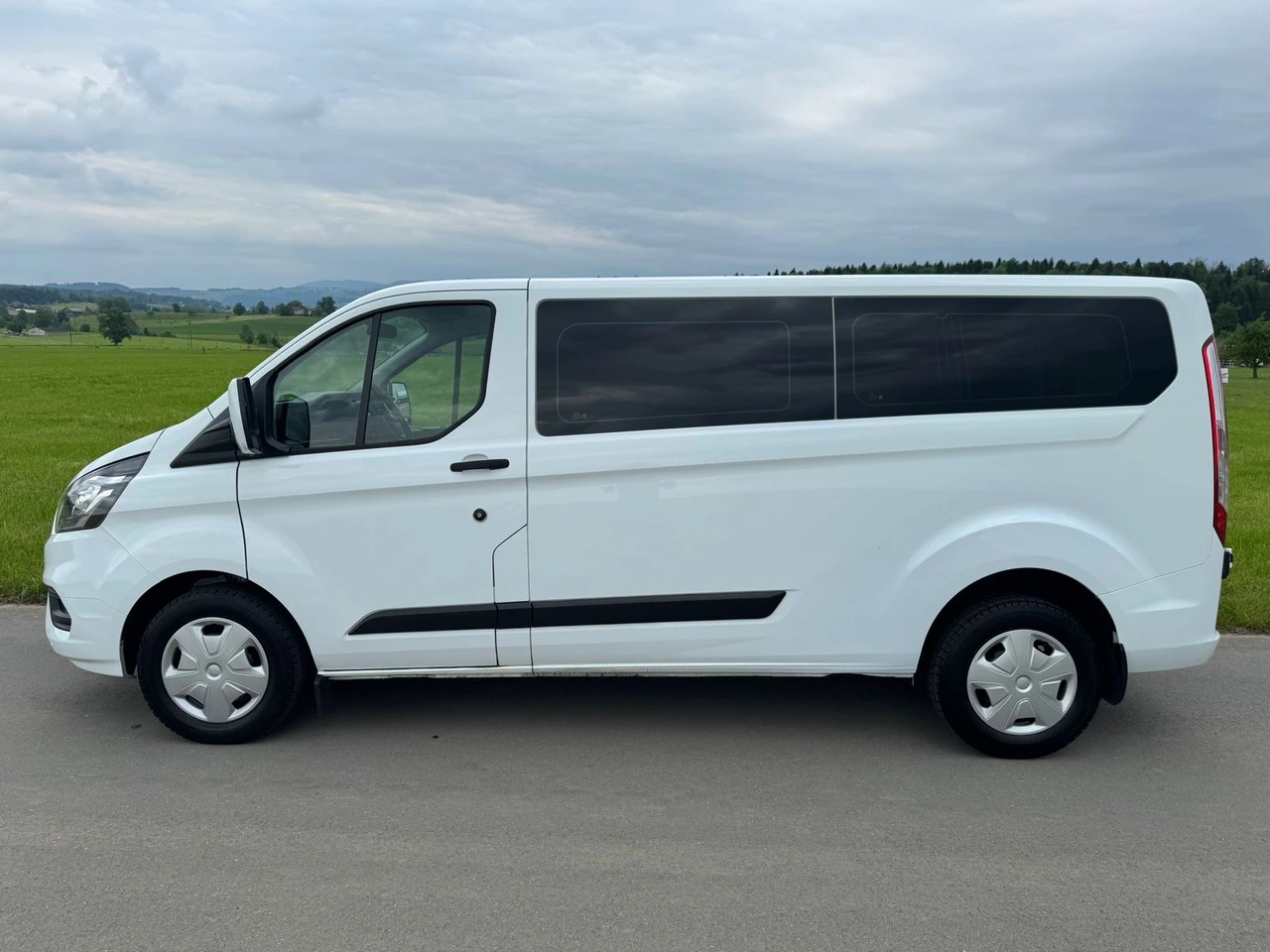 FORD Transit Custom 320 L2H1 Trend 9 Plätzer-image-4