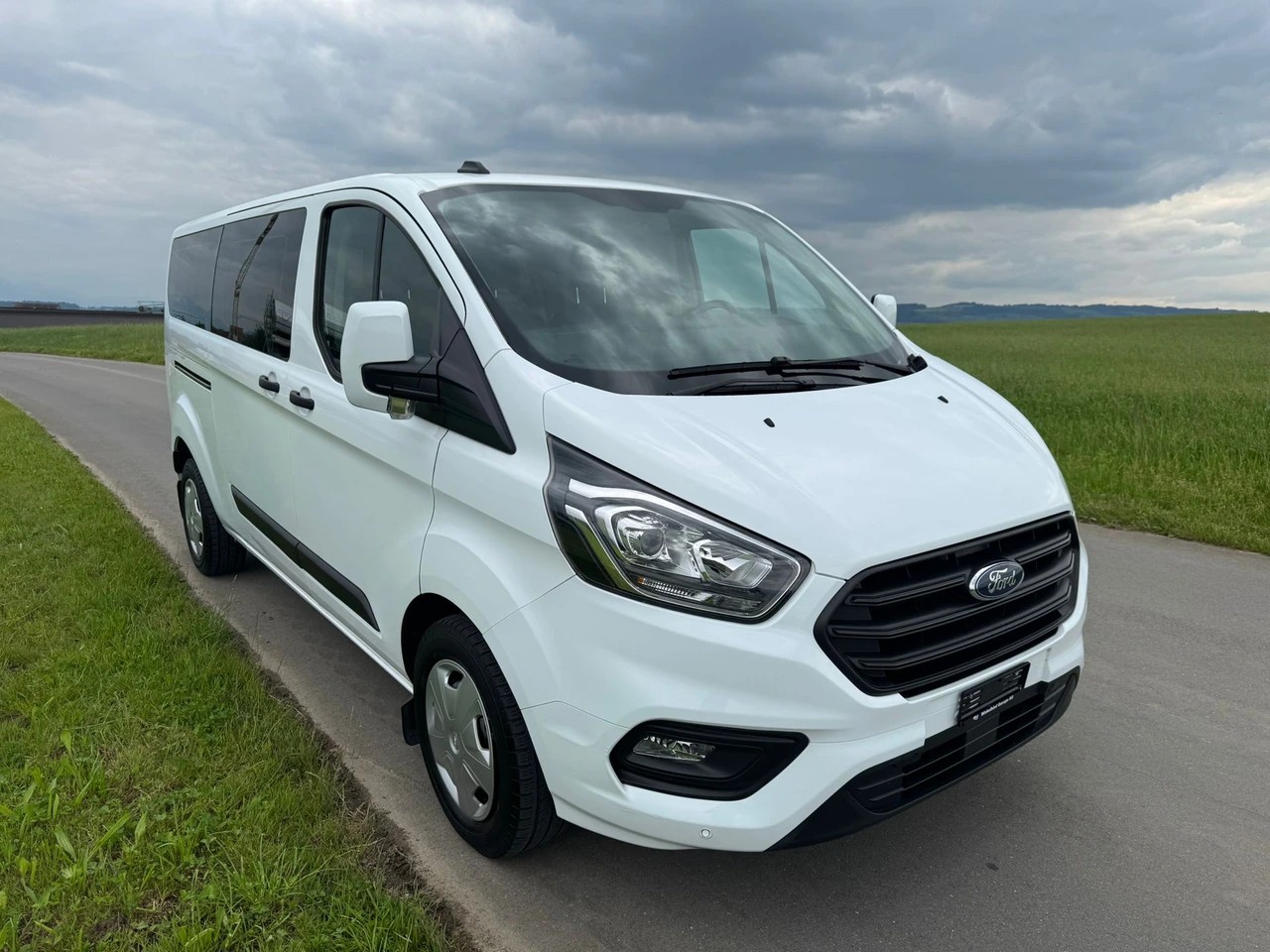 FORD Transit Custom 320 L2H1 Trend 9 Plätzer-image-1