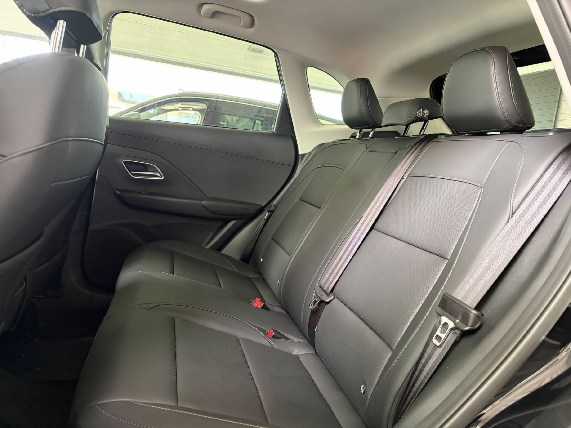 MG ZS 1.5 Hybrid+ Luxury-image-12