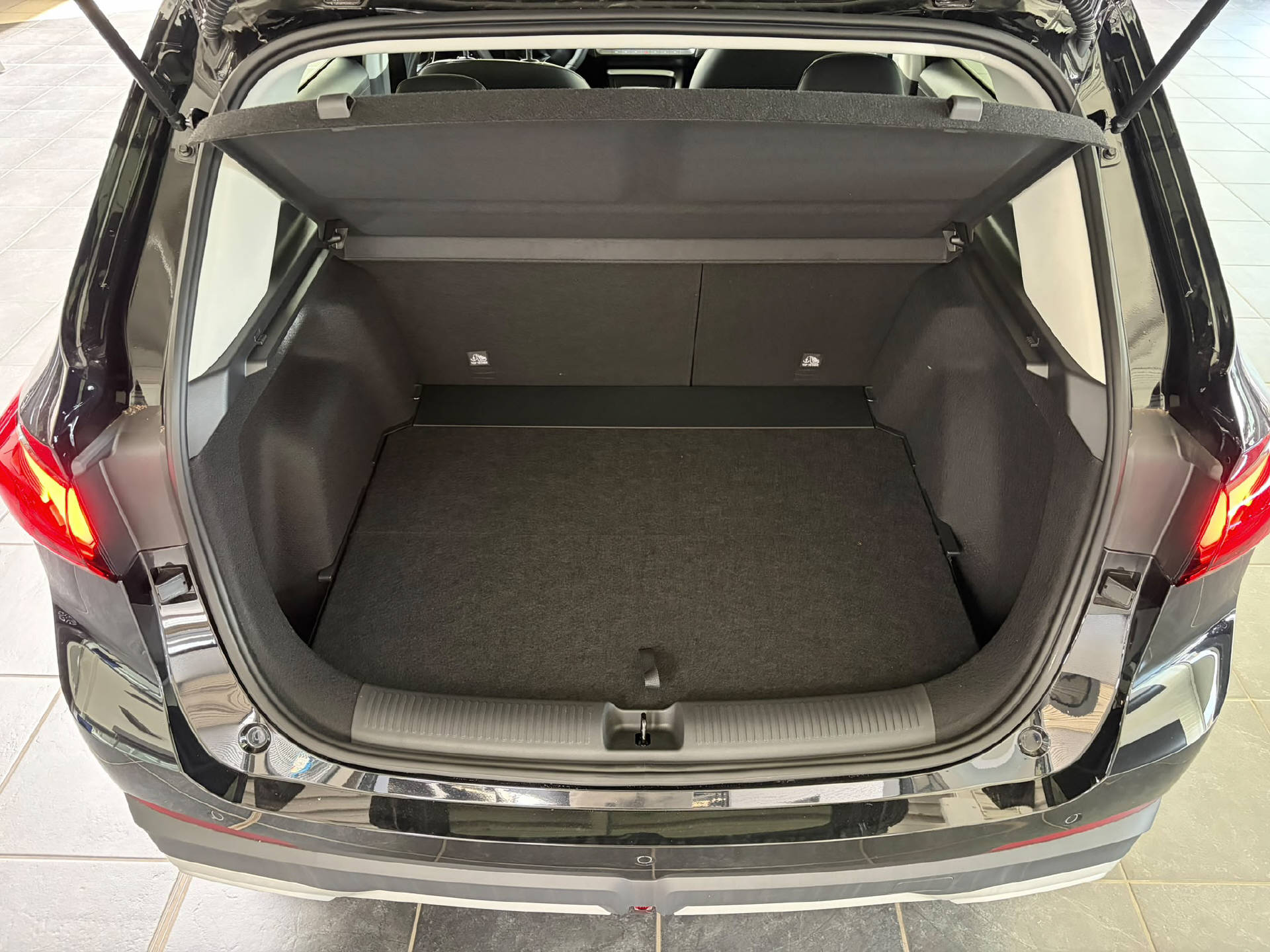 MG ZS 1.5 Hybrid+ Luxury-image-8