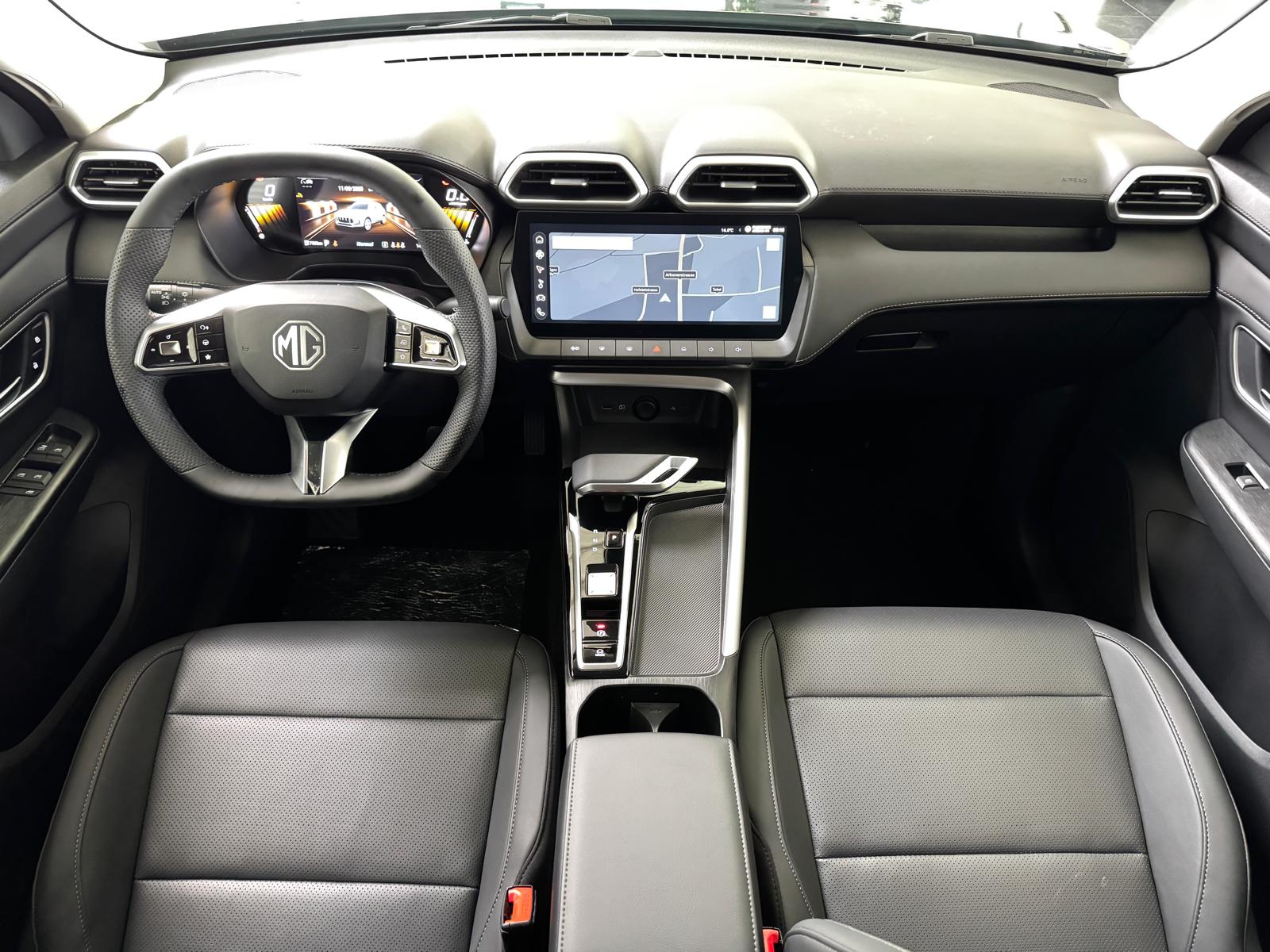 MG ZS 1.5 Hybrid+ Luxury-image-11