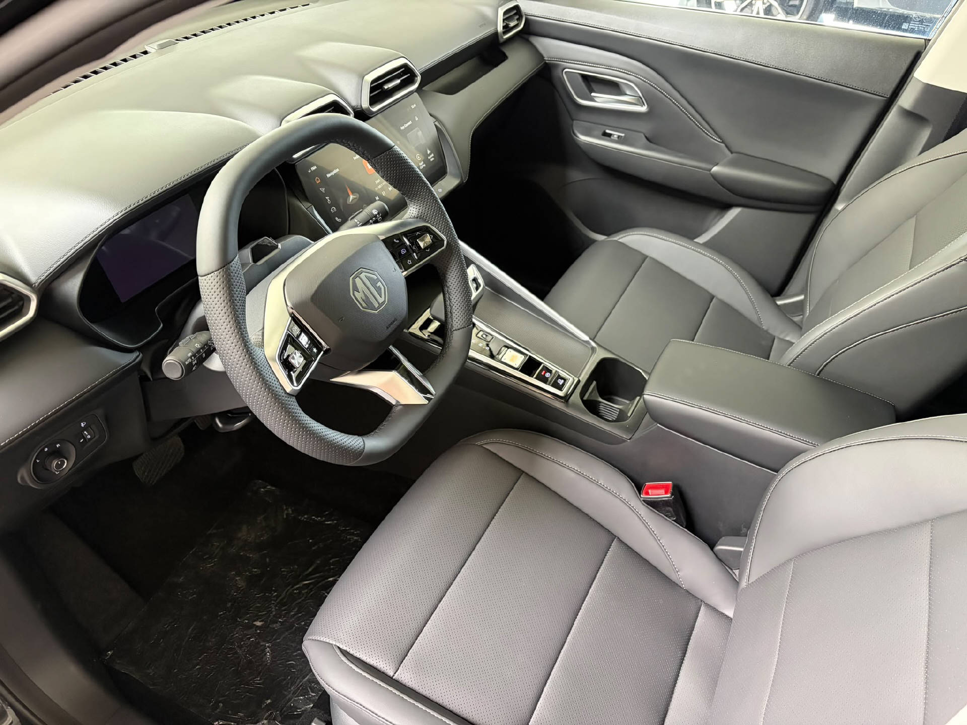 MG ZS 1.5 Hybrid+ Luxury-image-9