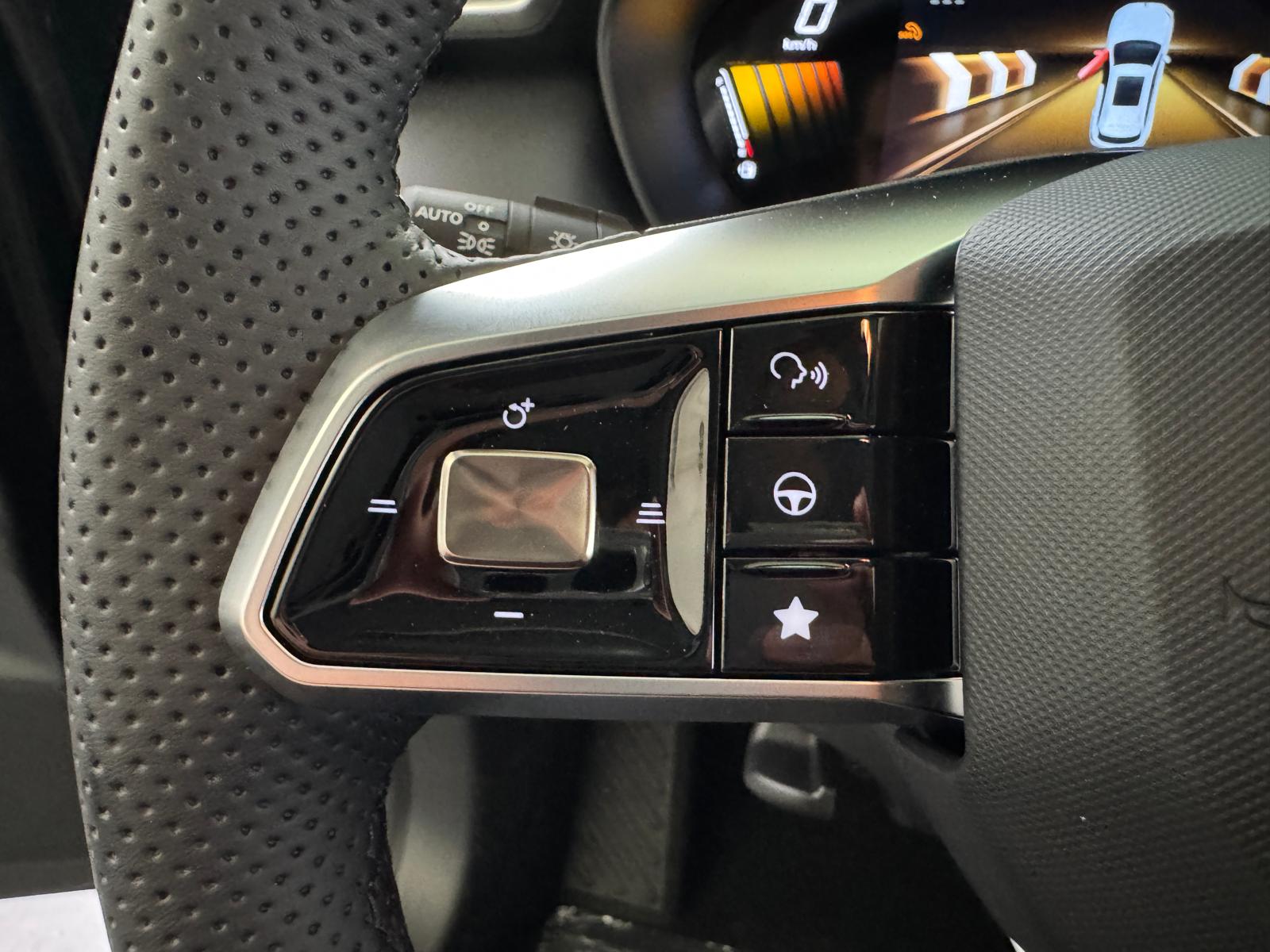 MG ZS 1.5 Hybrid+ Luxury-image-15
