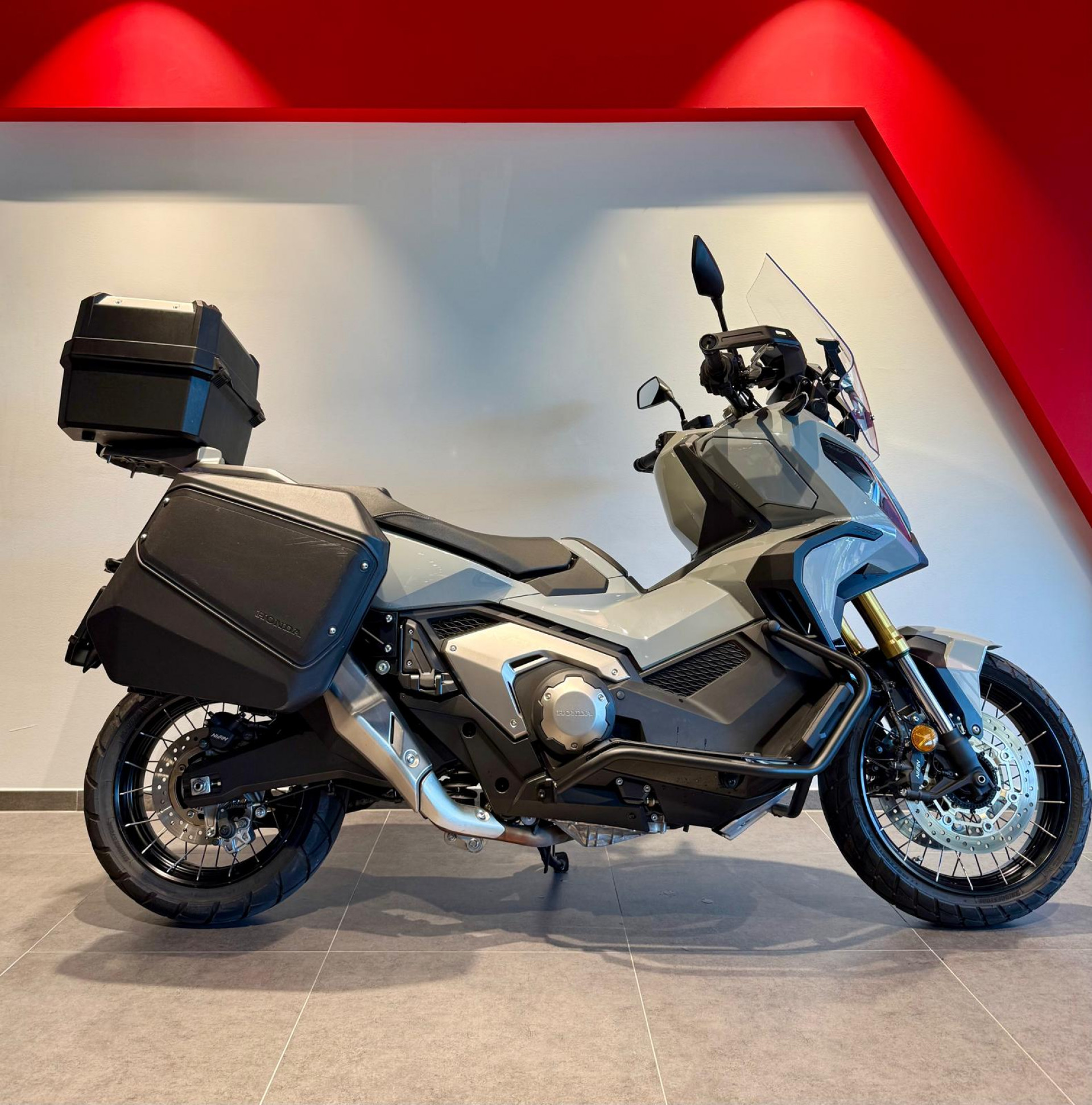HONDA X-ADV 750-showroom-element-1