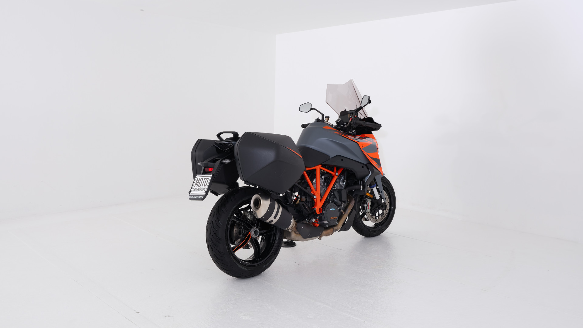 KTM 1290 Super Duke GT-image-2