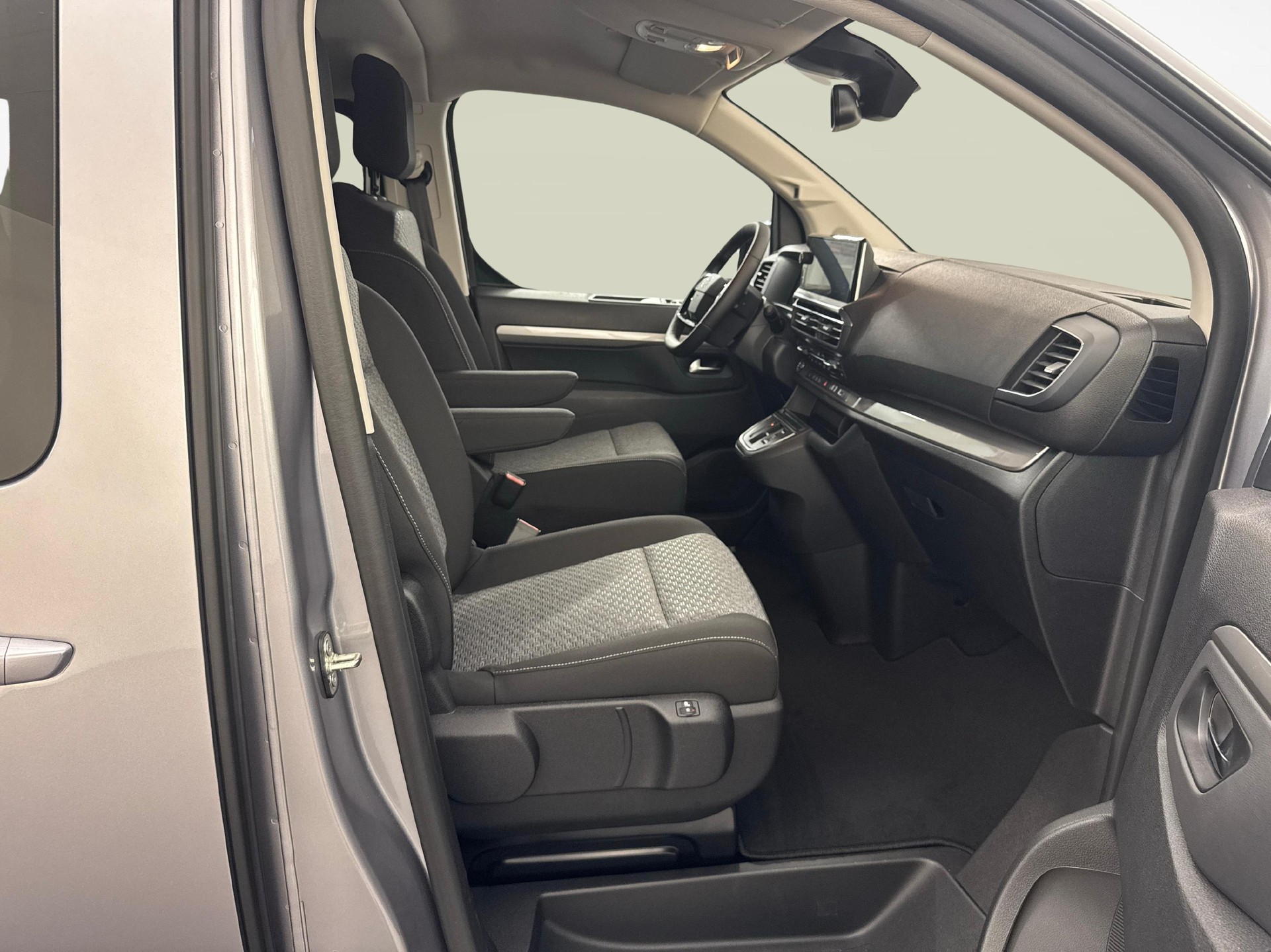 TOYOTA PROACE Verso L1 2.2 D Trend-image-9