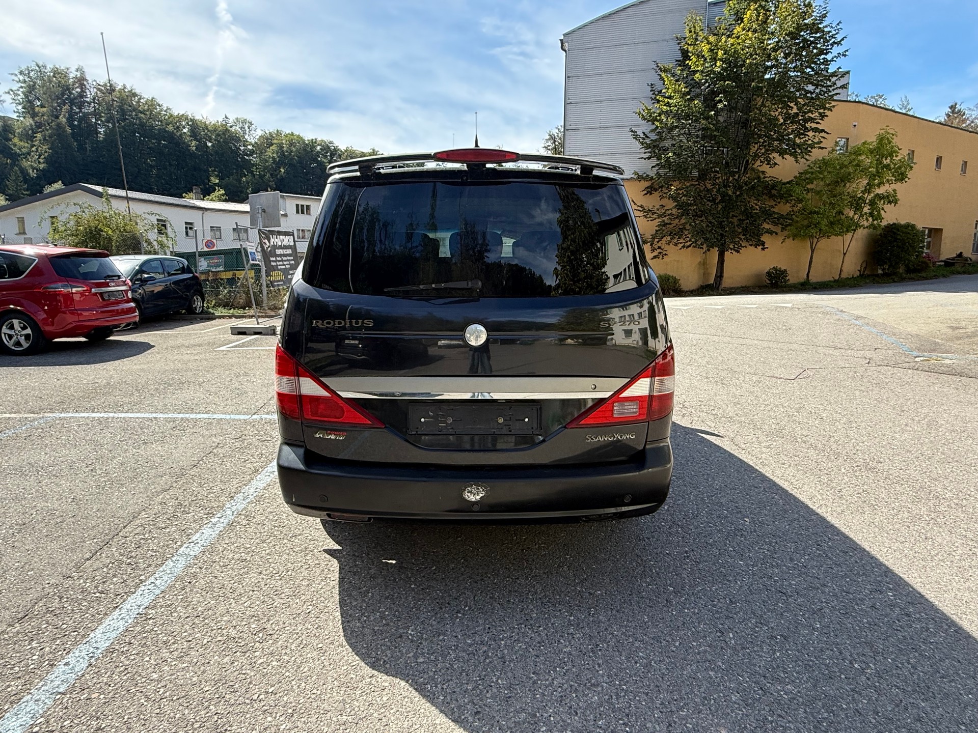 KGM-SsangYong Rodius SV 270 Xdi 4WD Automatic-image-4