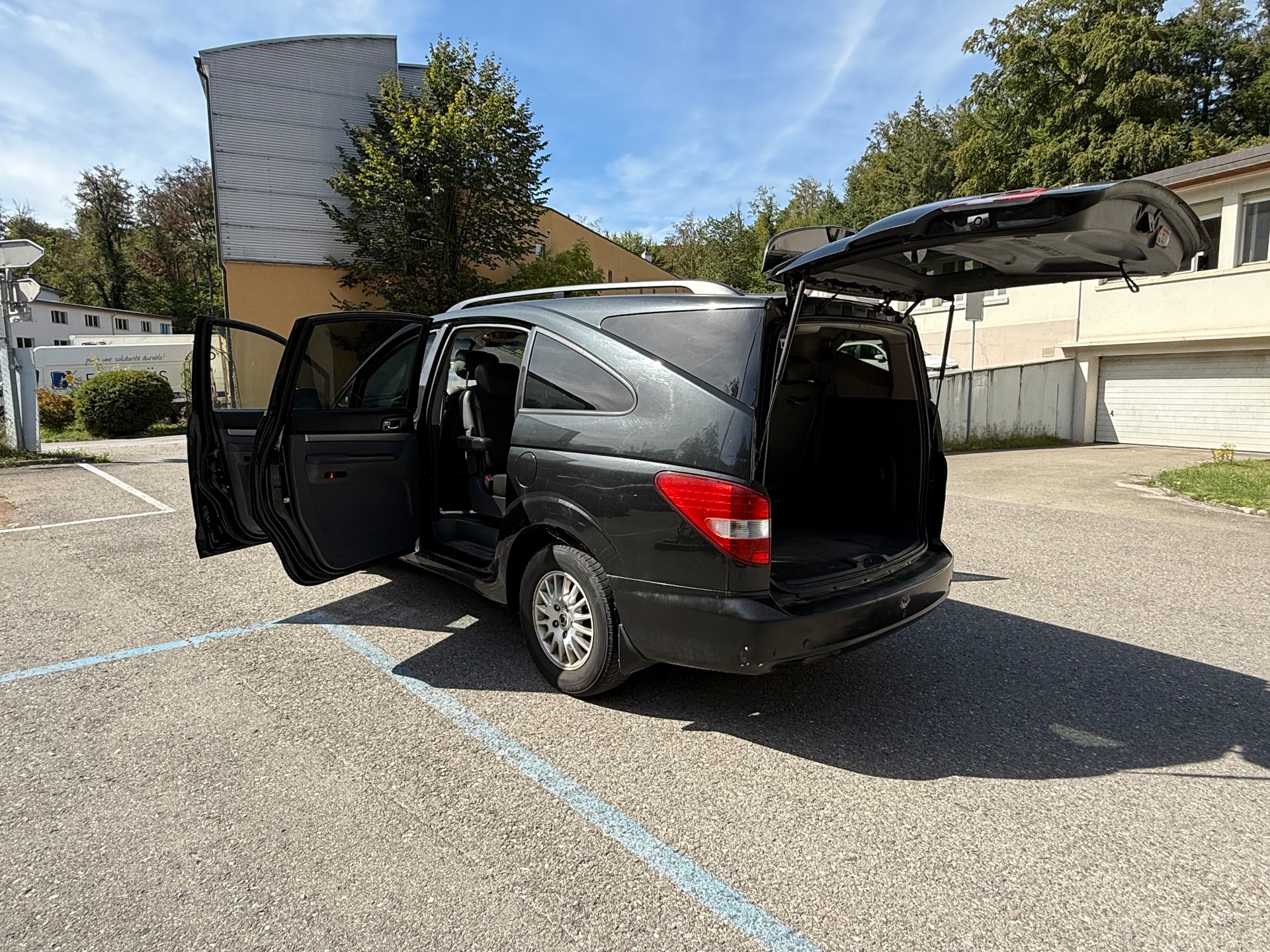 KGM-SsangYong Rodius SV 270 Xdi 4WD Automatic-image-17