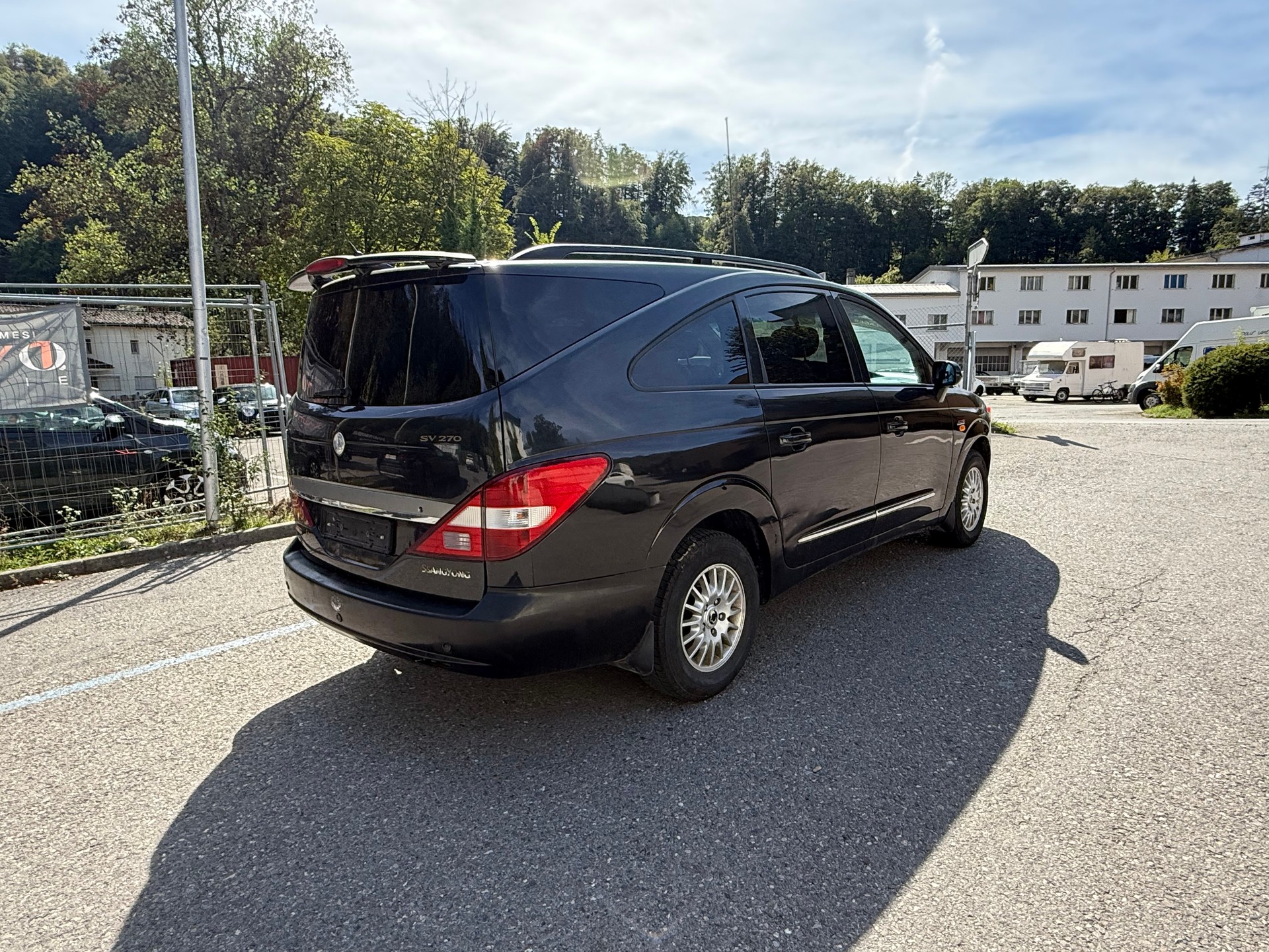 KGM-SsangYong Rodius SV 270 Xdi 4WD Automatic-image-5