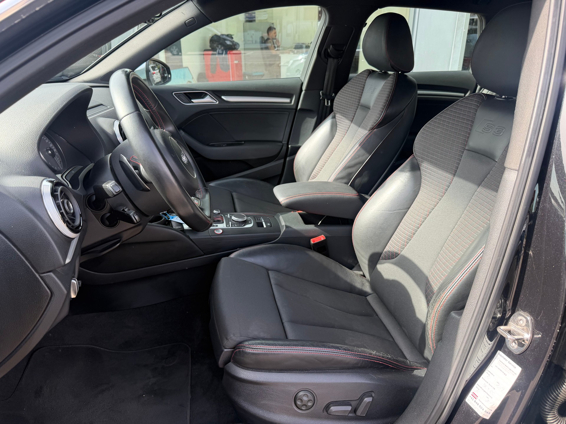 AUDI S3 Sportback 2.0 TFSI quattro-image-9