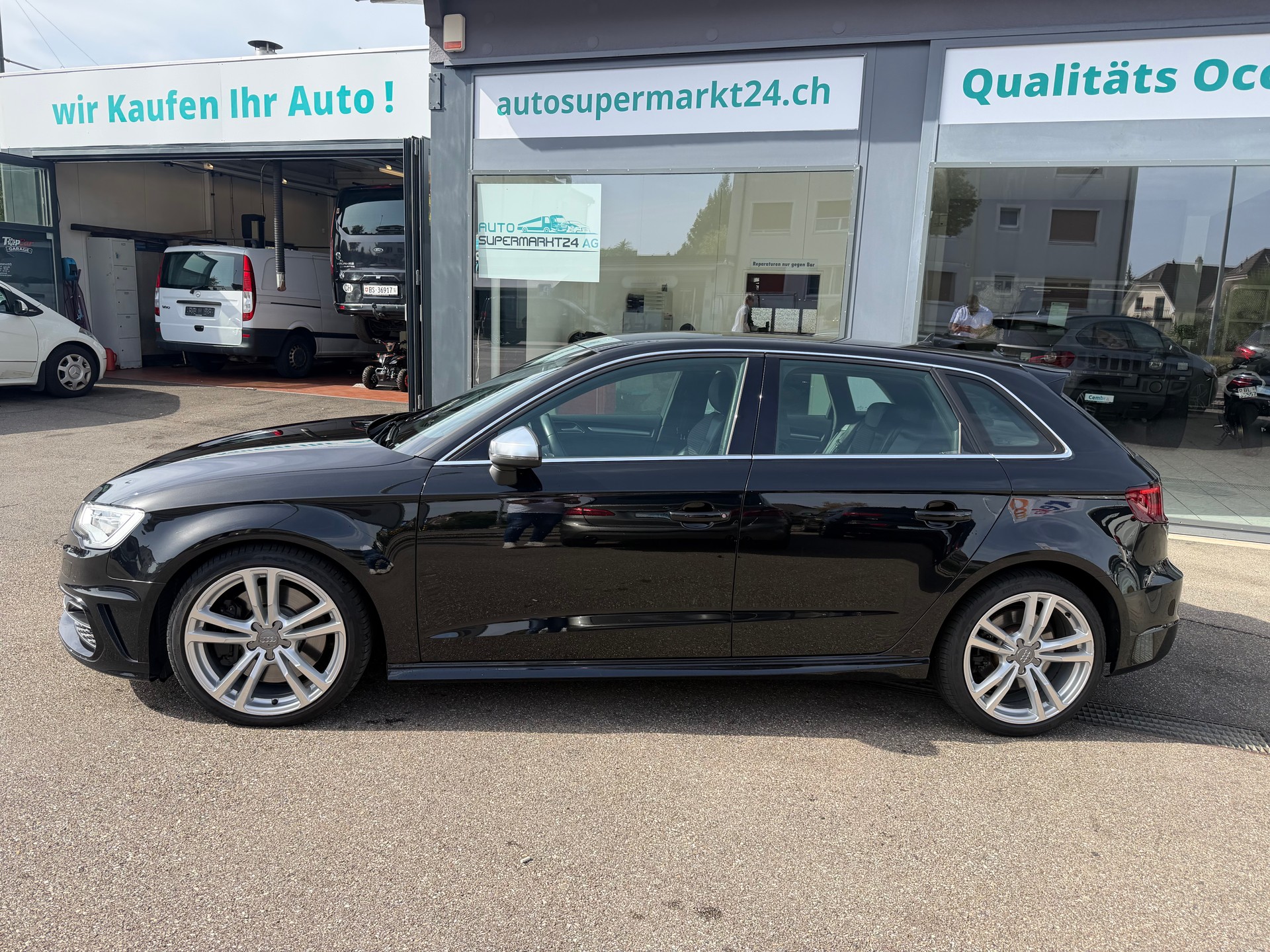 AUDI S3 Sportback 2.0 TFSI quattro-showroom-element-1