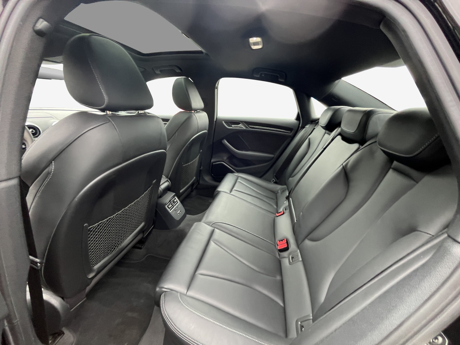 AUDI RS3 Limousine 2.5 TSI quattro S-tronic-image-11