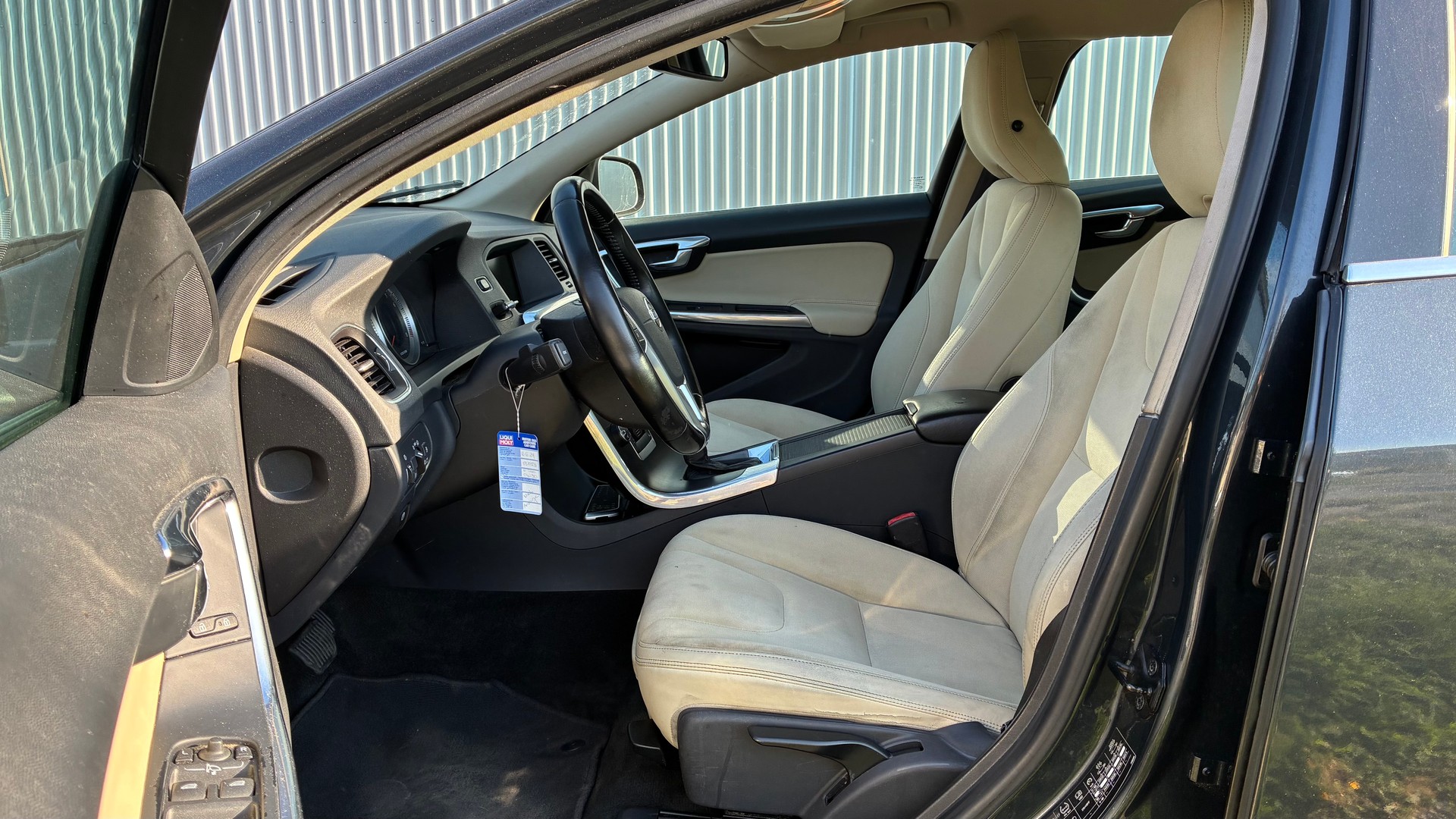 VOLVO V60 T4 Momentum Powershift-image-7