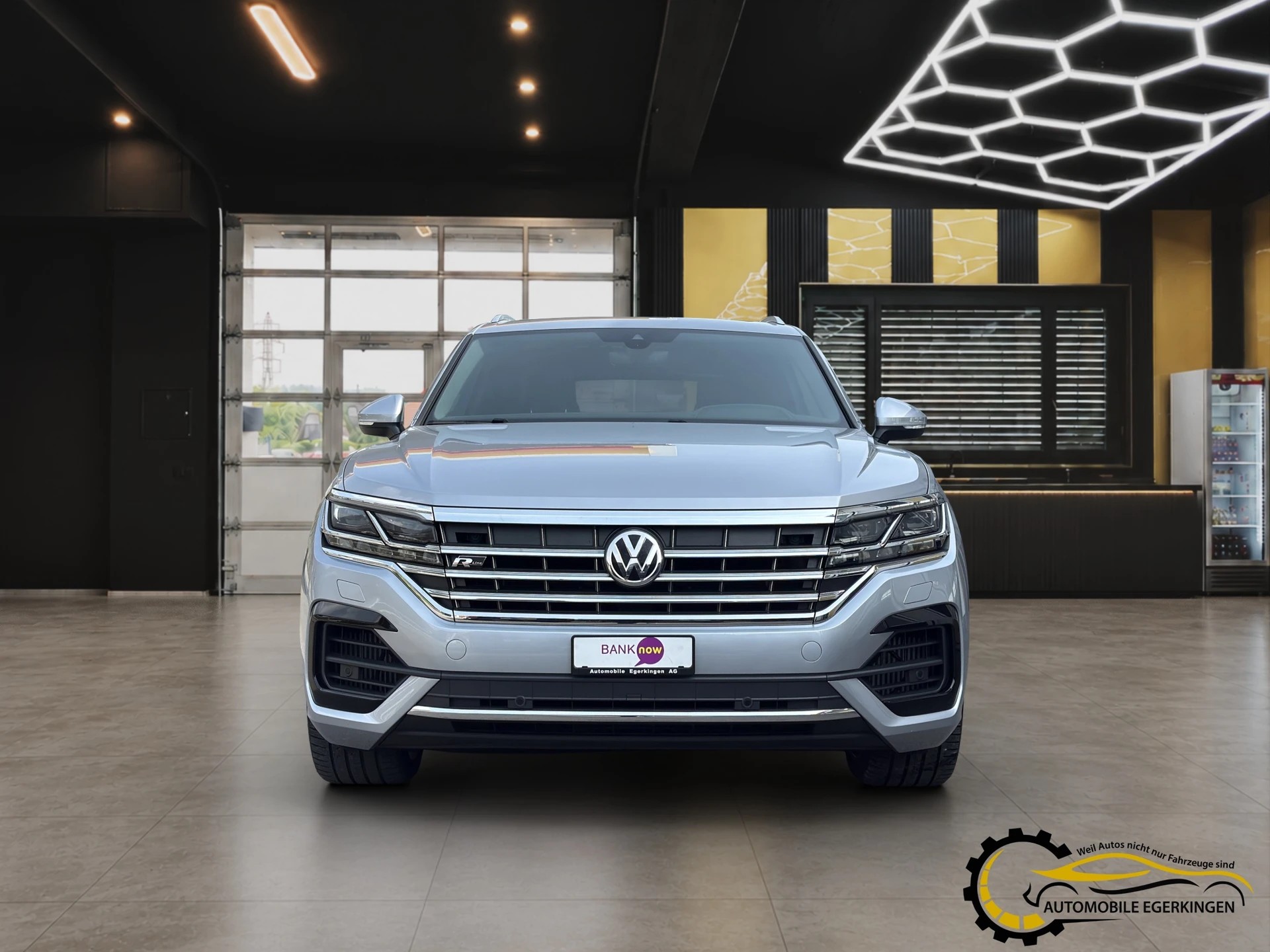 VW Touareg 3.0 V6 TSI R-Line-showroom-element-1