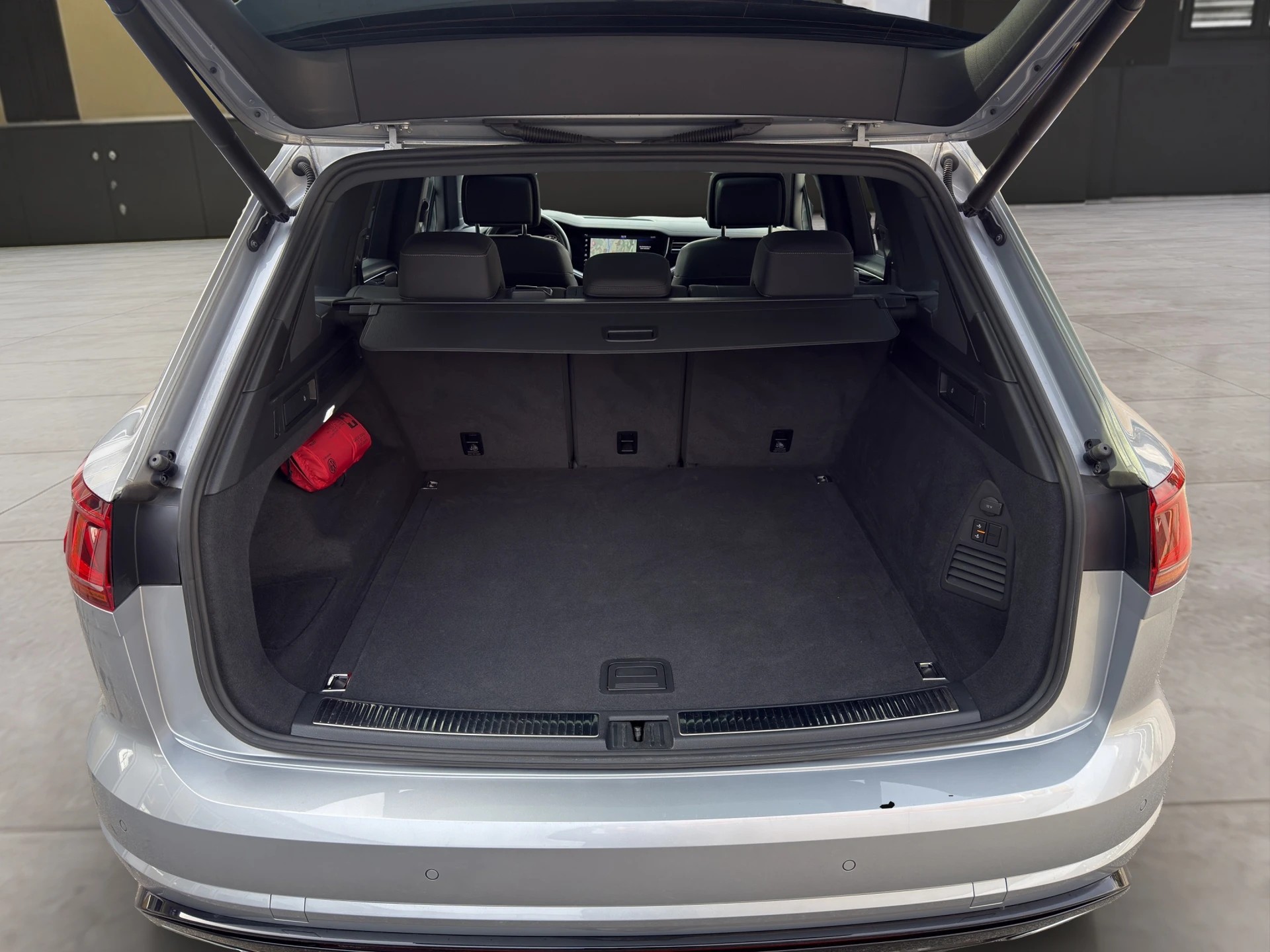 VW Touareg 3.0 V6 TSI R-Line-image-14